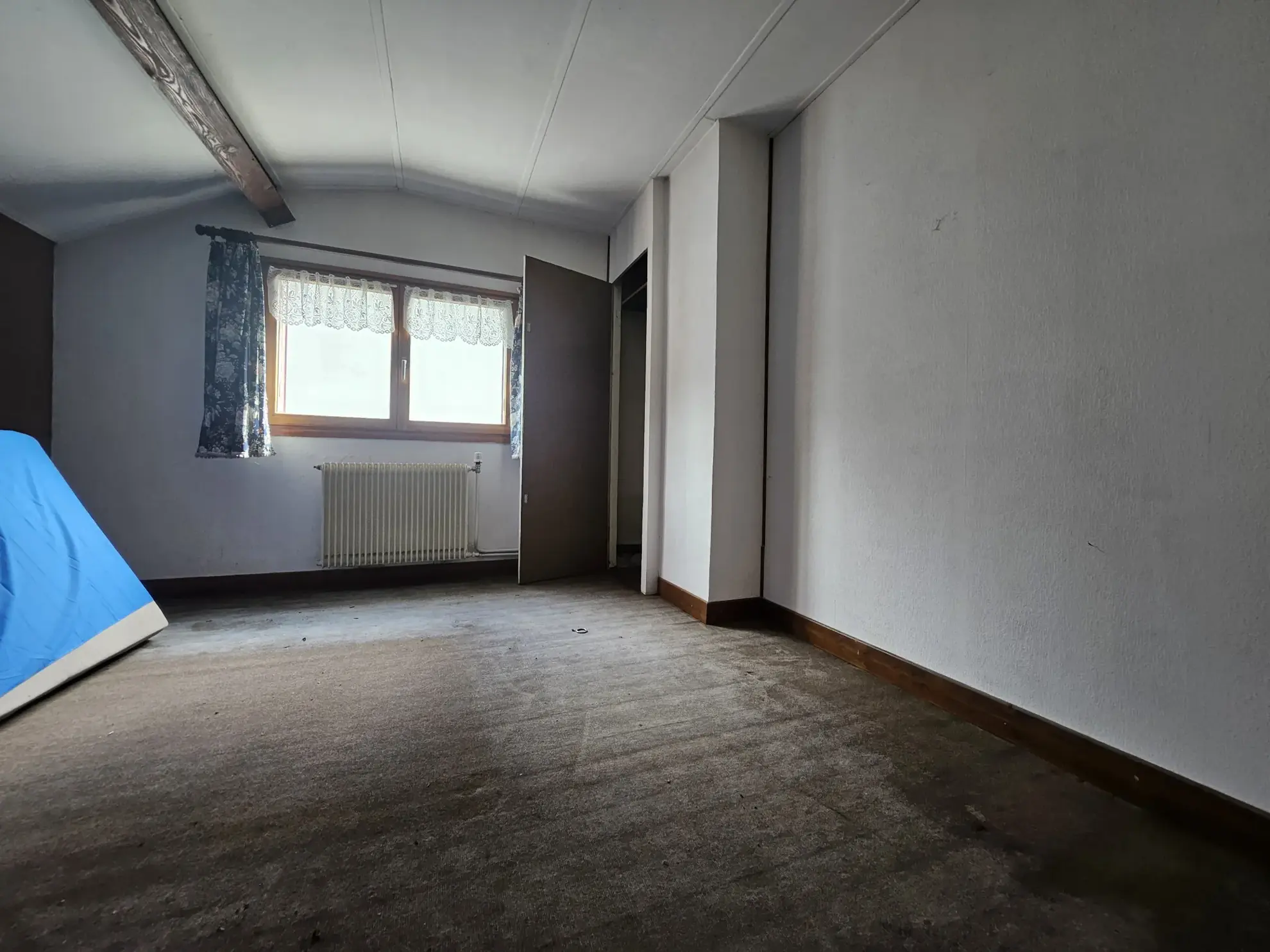 Maison à rénover de 220 m² au centre de Pontarlier avec jardin et atelier 