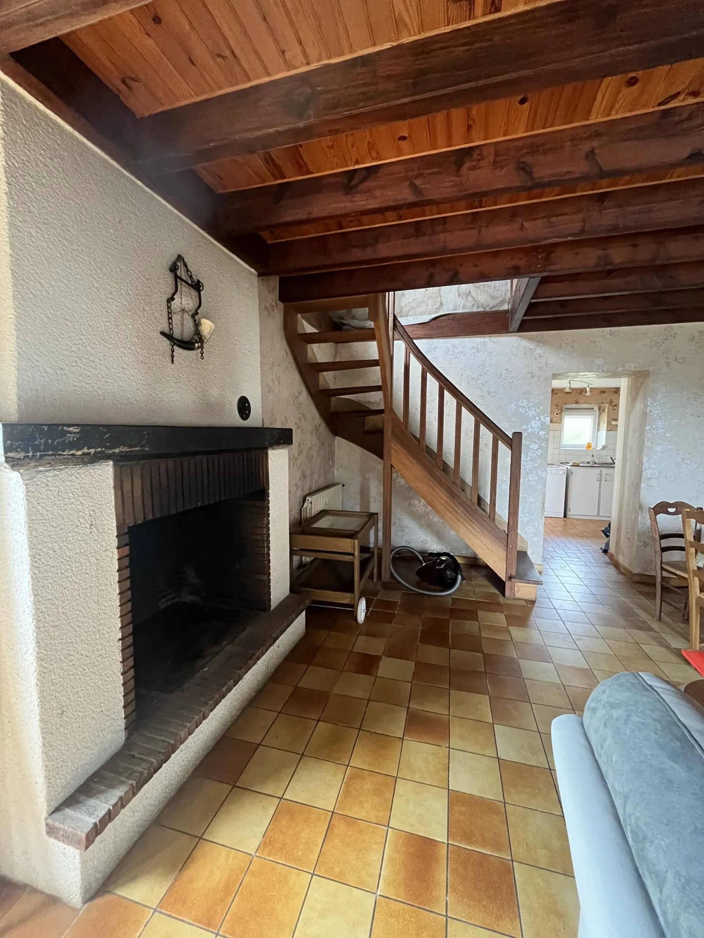 Maison à rénover de 66 m² avec garage et terrain à Grand Auverne 