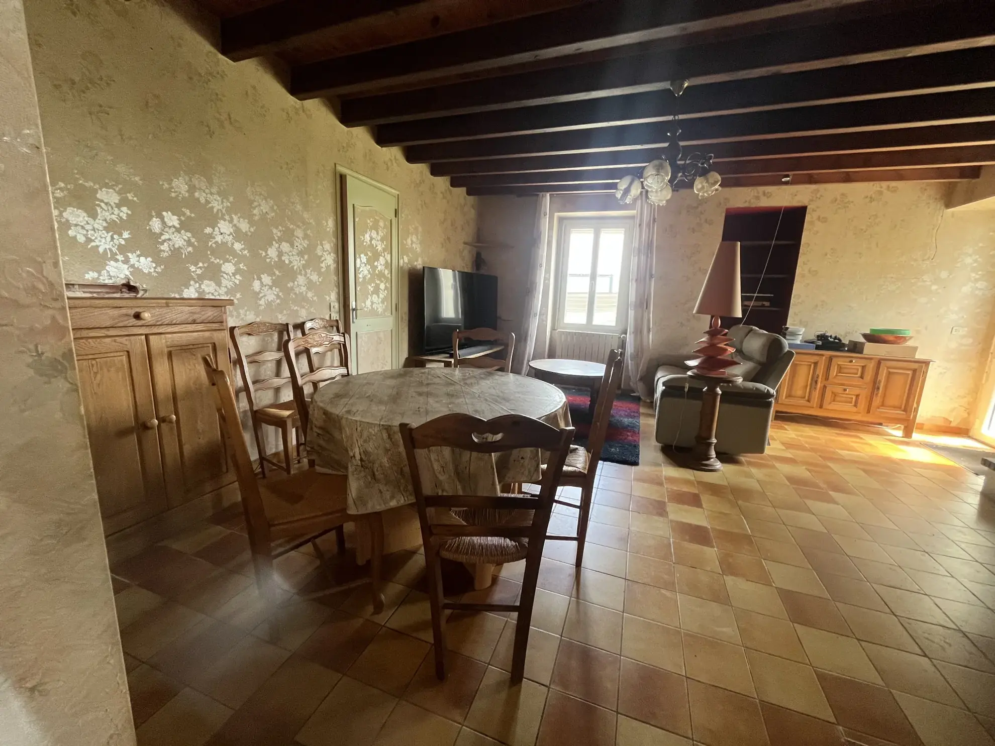 Maison à rénover de 66 m² avec garage et terrain à Grand Auverne 