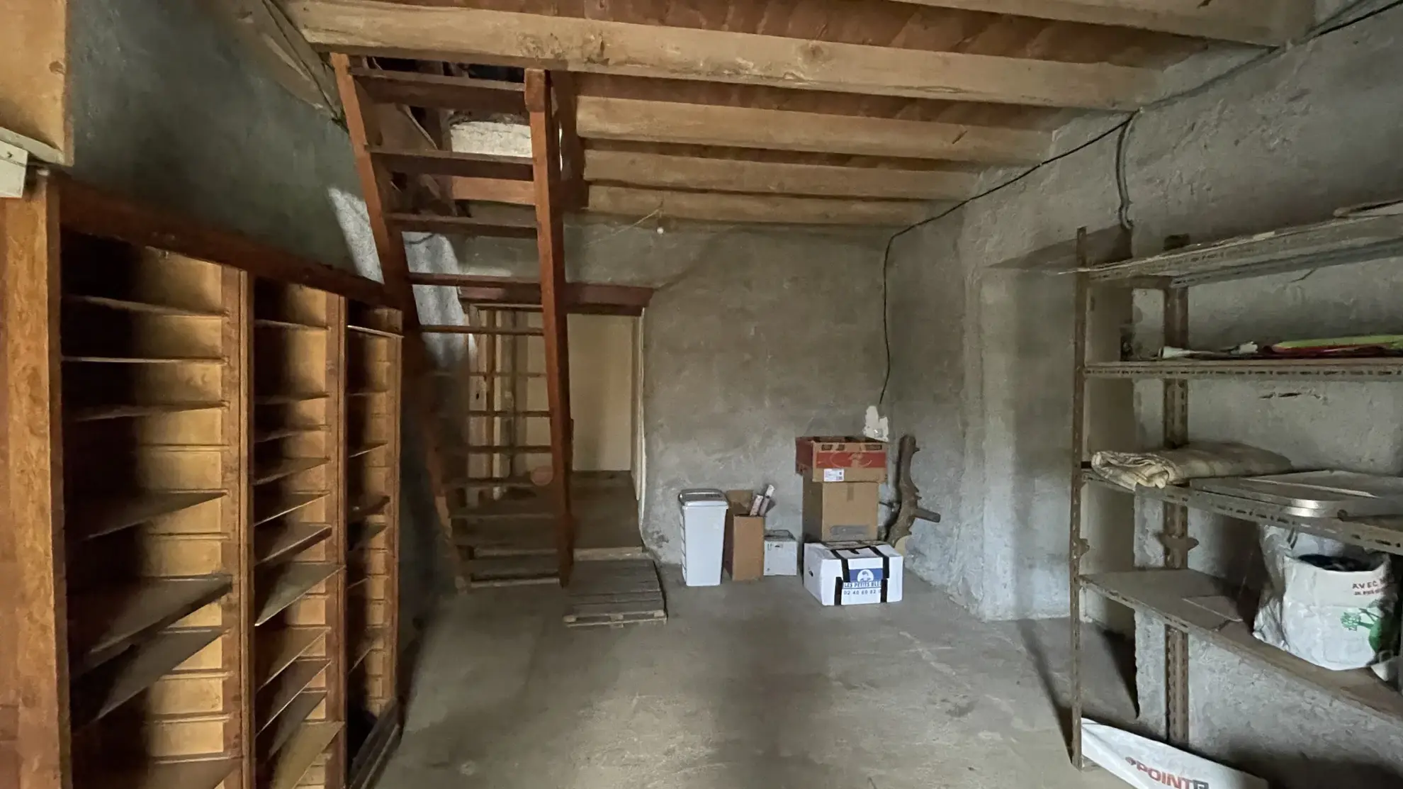 Maison à rénover de 66 m² avec garage et terrain à Grand Auverne 