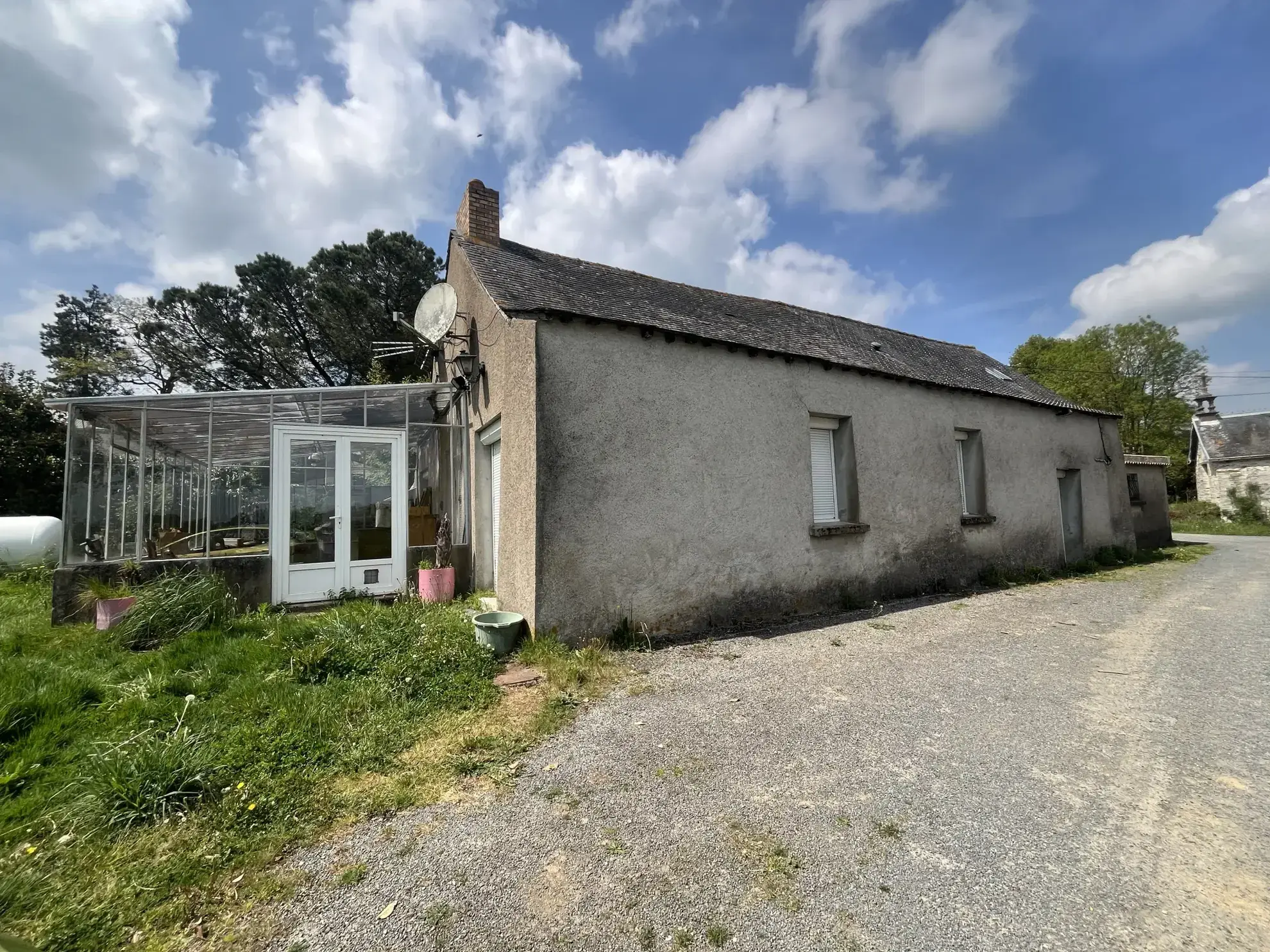 Maison à rénover de 66 m² avec garage et terrain à Grand Auverne 