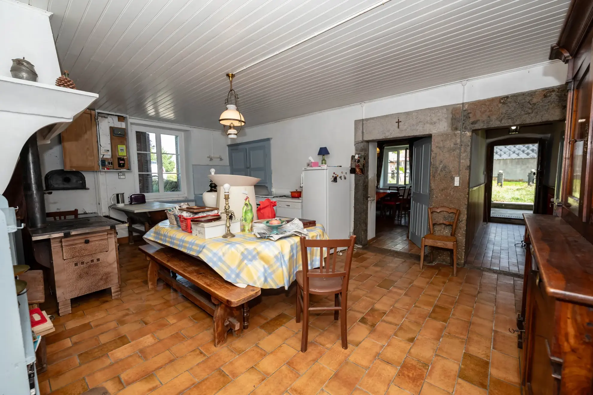 Ferme mitoyenne à Cuvier - Charme, espace et potentiel - 165 000 EUR 