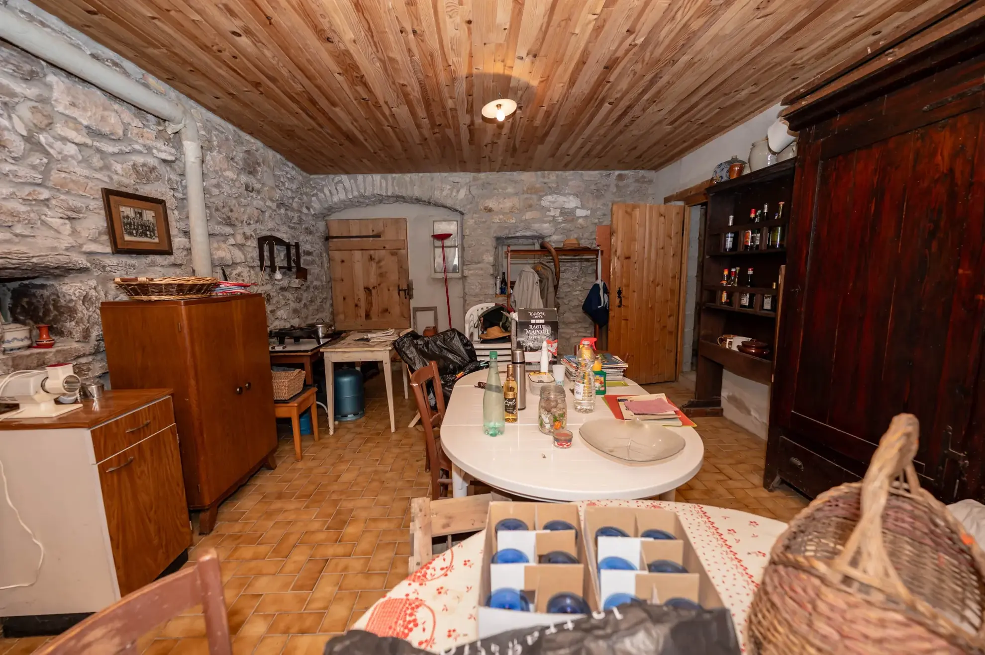 Ferme mitoyenne à Cuvier - Charme, espace et potentiel - 165 000 EUR 