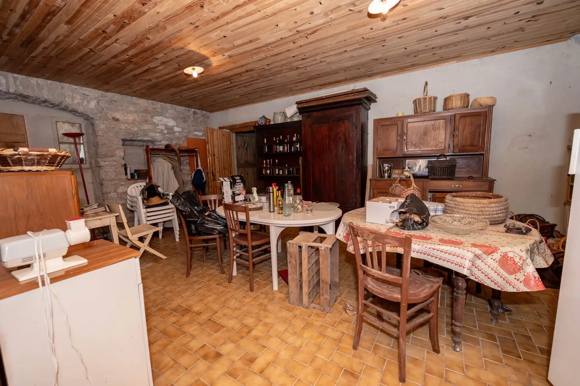 Ferme mitoyenne à Cuvier - Charme, espace et potentiel - 165 000 EUR 