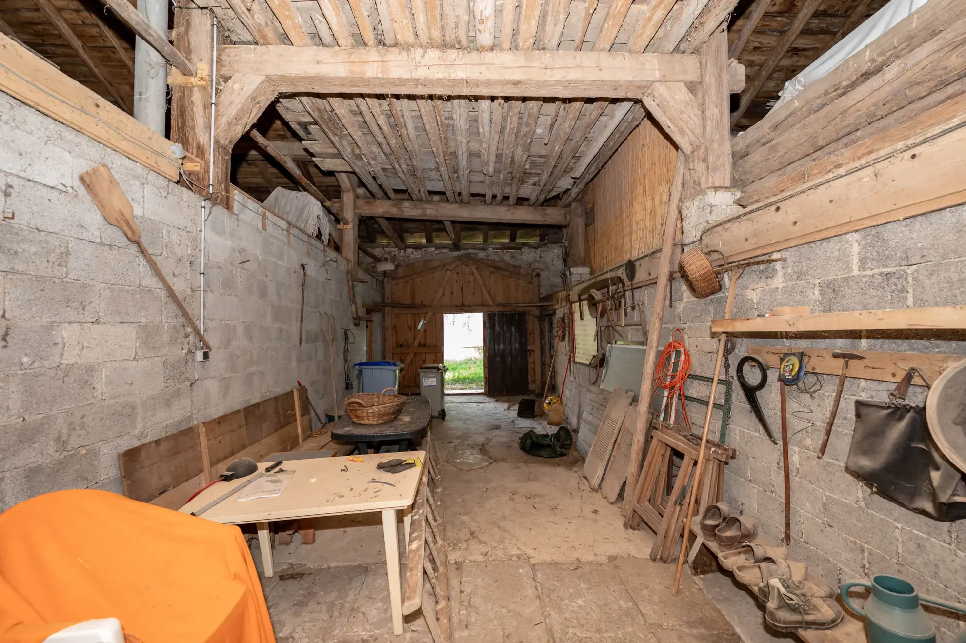 Ferme mitoyenne à Cuvier - Charme, espace et potentiel - 165 000 EUR 