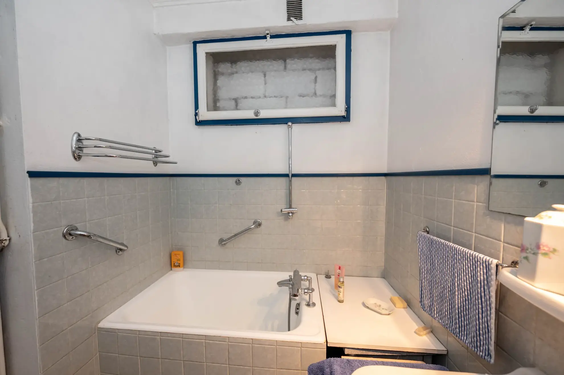 Ferme mitoyenne à Cuvier - Charme, espace et potentiel - 165 000 EUR 