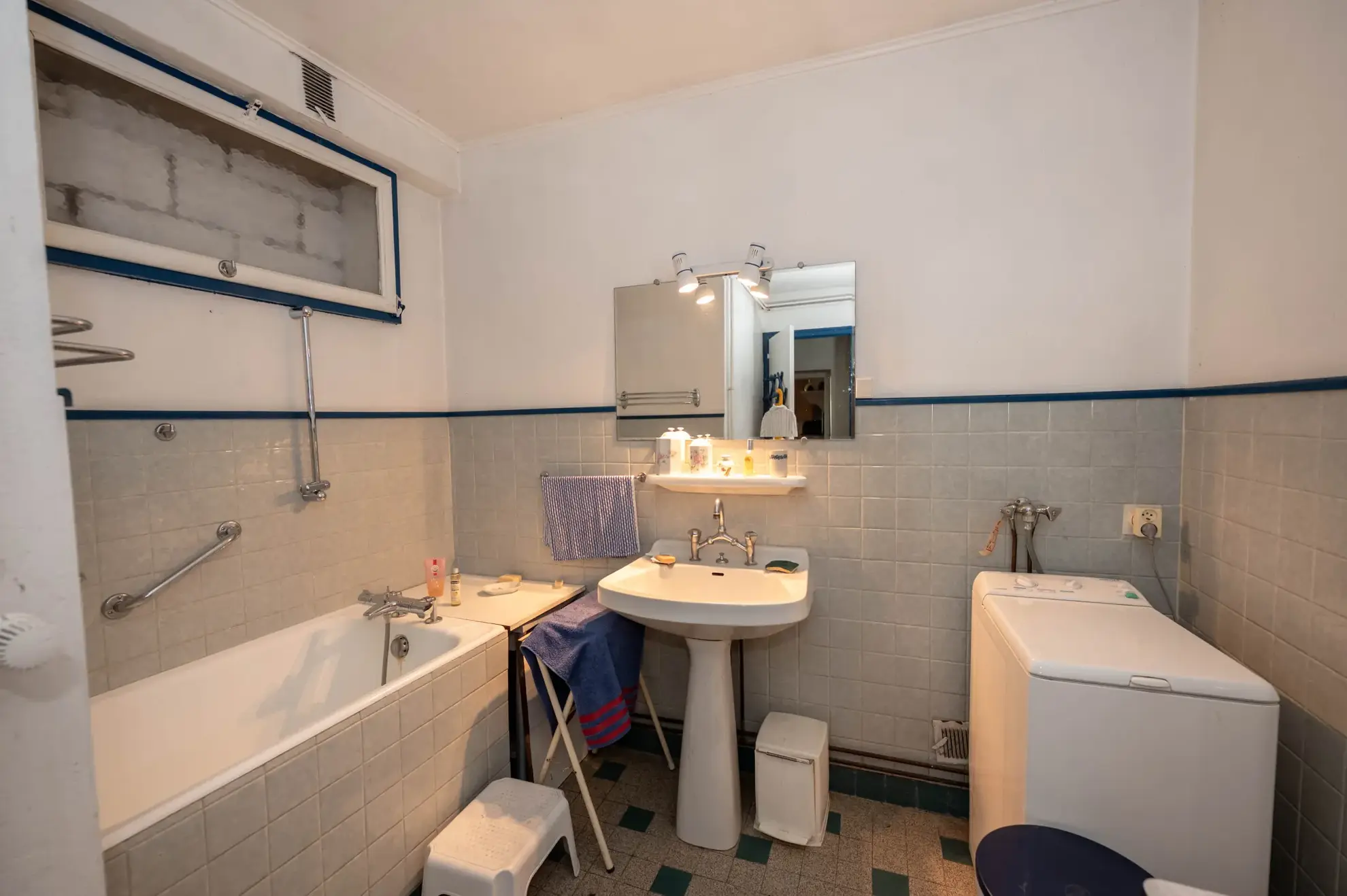 Ferme mitoyenne à Cuvier - Charme, espace et potentiel - 165 000 EUR 