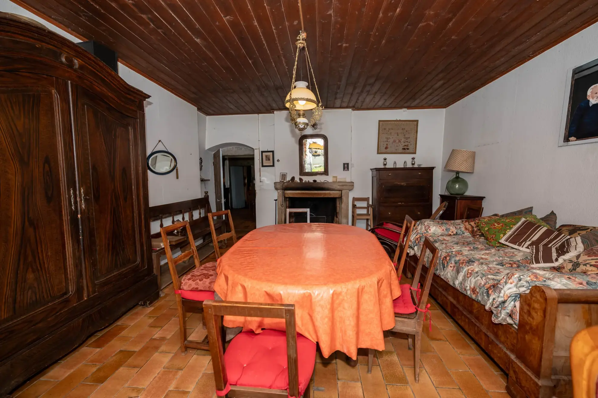 Ferme mitoyenne à Cuvier - Charme, espace et potentiel - 165 000 EUR 