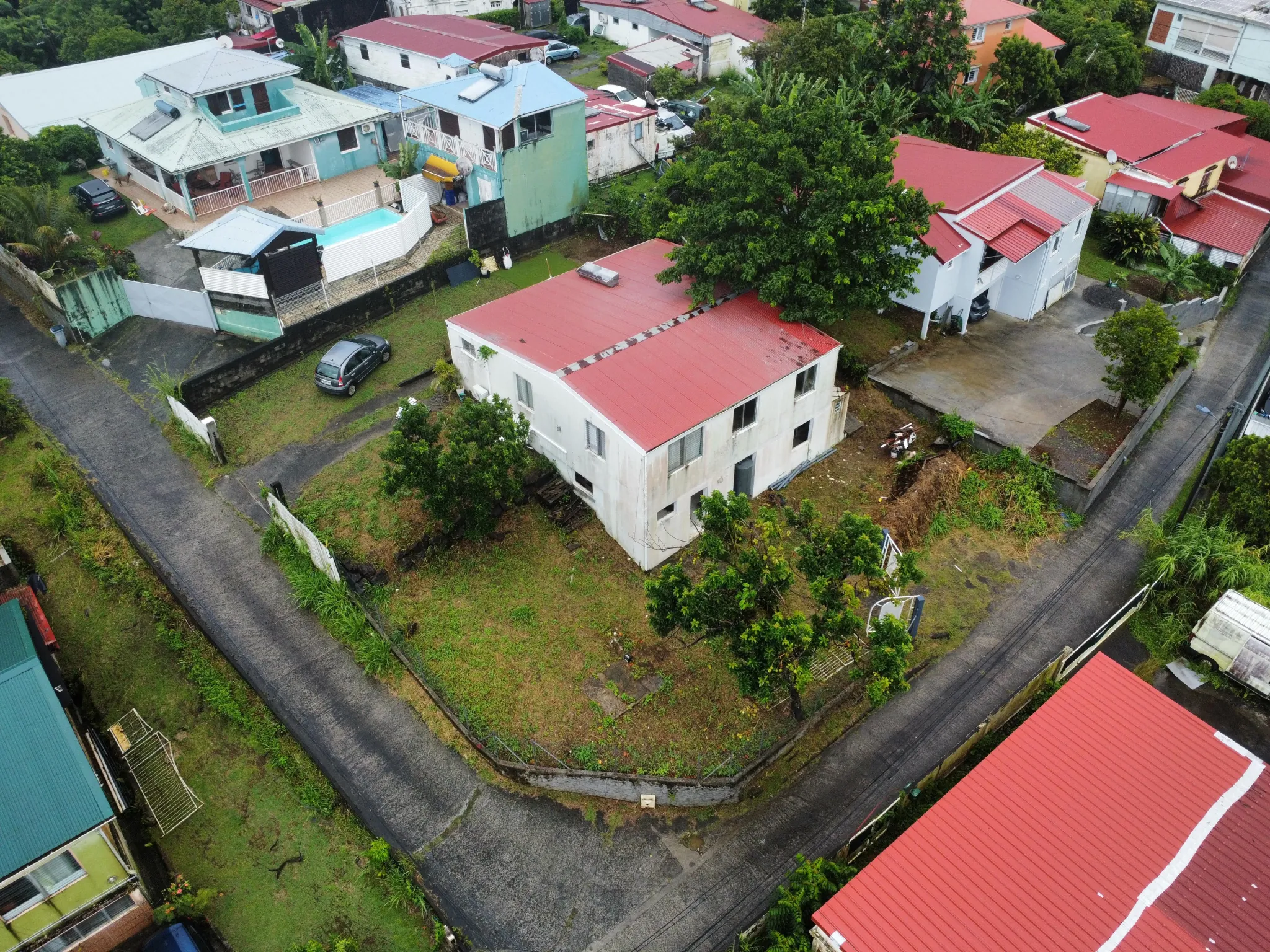 Belle maison 2 niveaux avec appartement F2 indépendant à Fort de France 