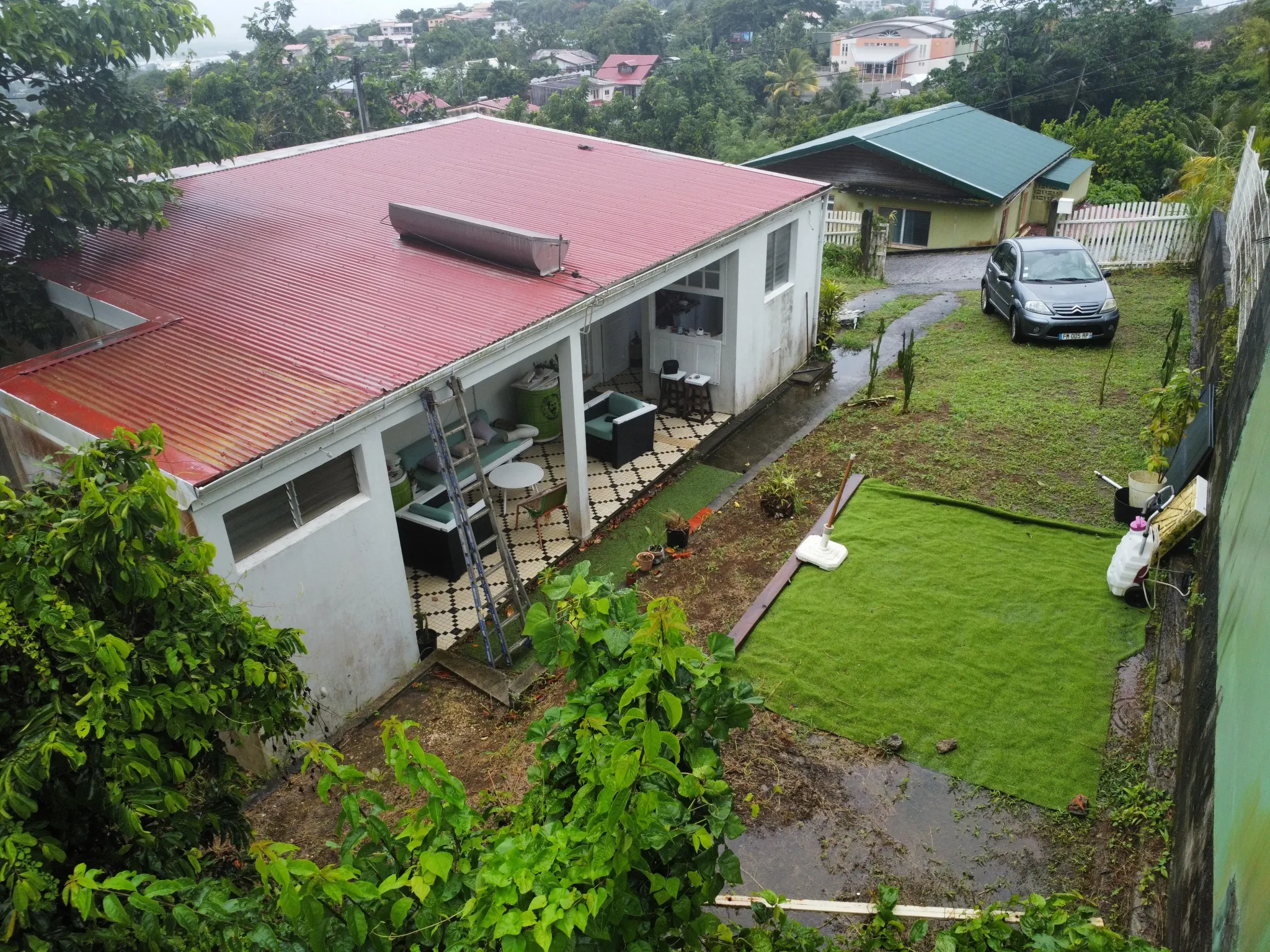 Belle maison 2 niveaux avec appartement F2 indépendant à Fort de France 