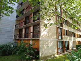 Bel appartement 3 chambres à rénover à Fontenay-le-Fleury avec vue dégagée 