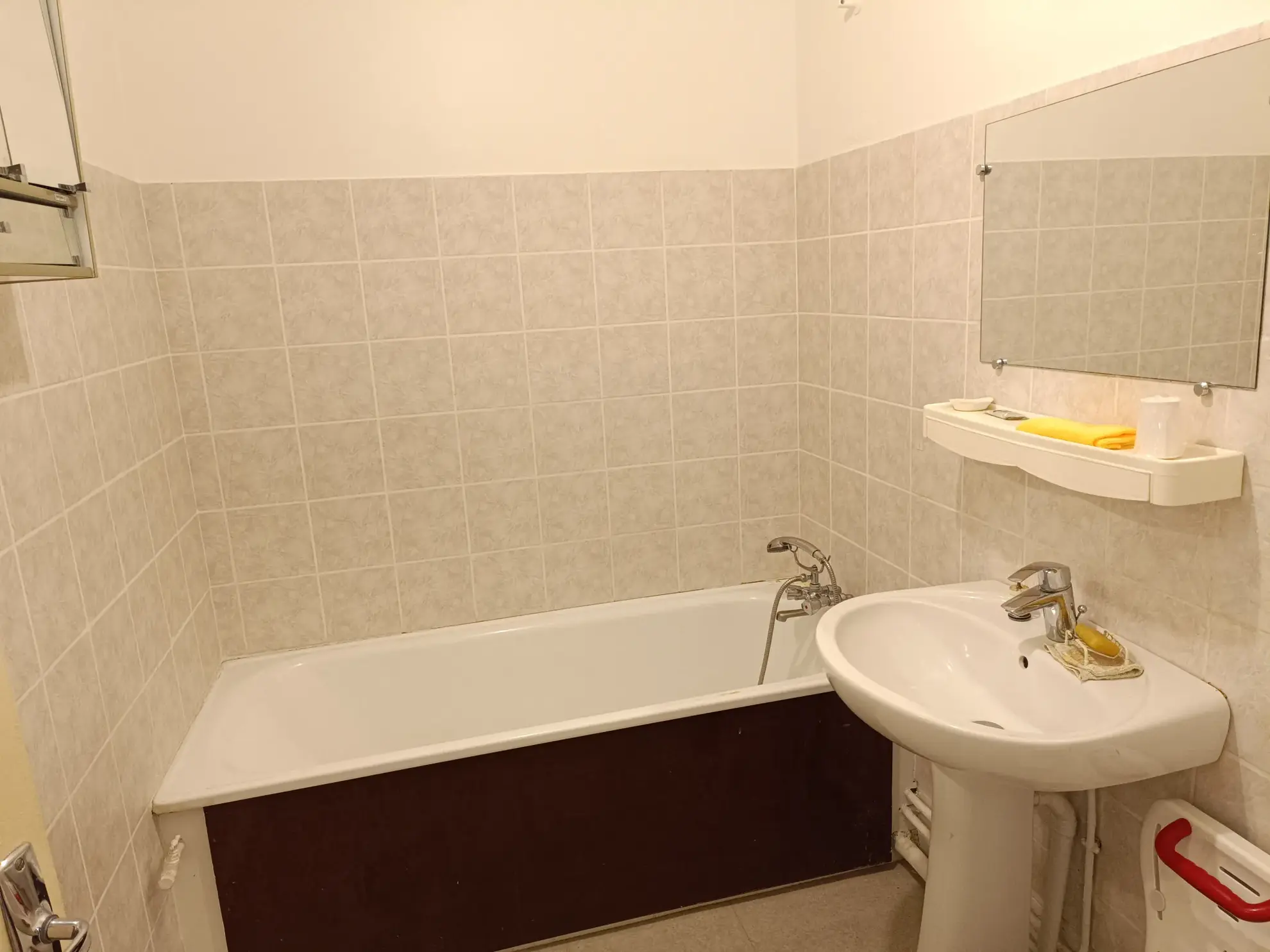 Bel appartement 3 chambres à rénover à Fontenay-le-Fleury avec vue dégagée 