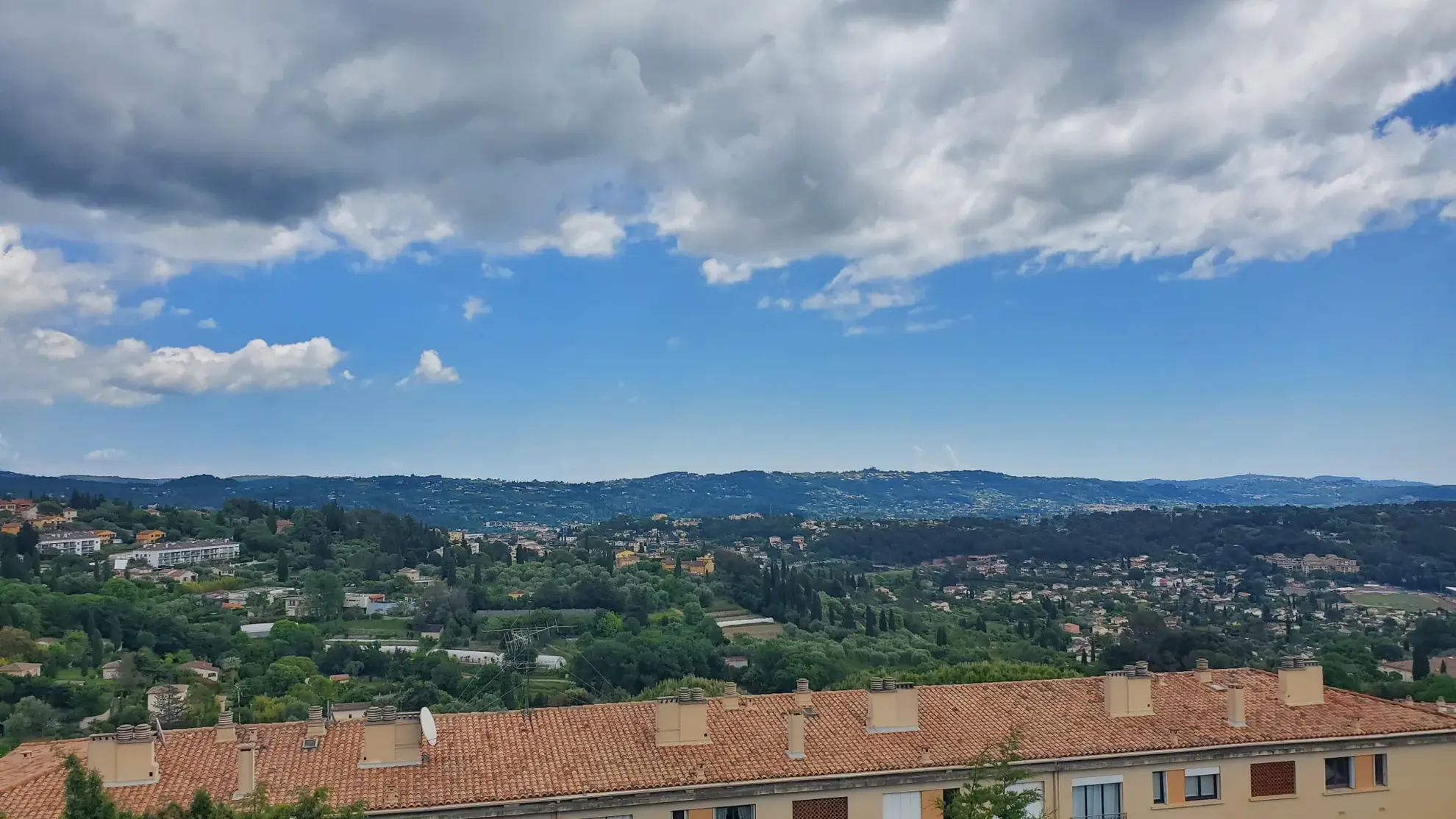 Appartement T2 de 49,65 m² avec terrasse, garage et cave à Grasse 