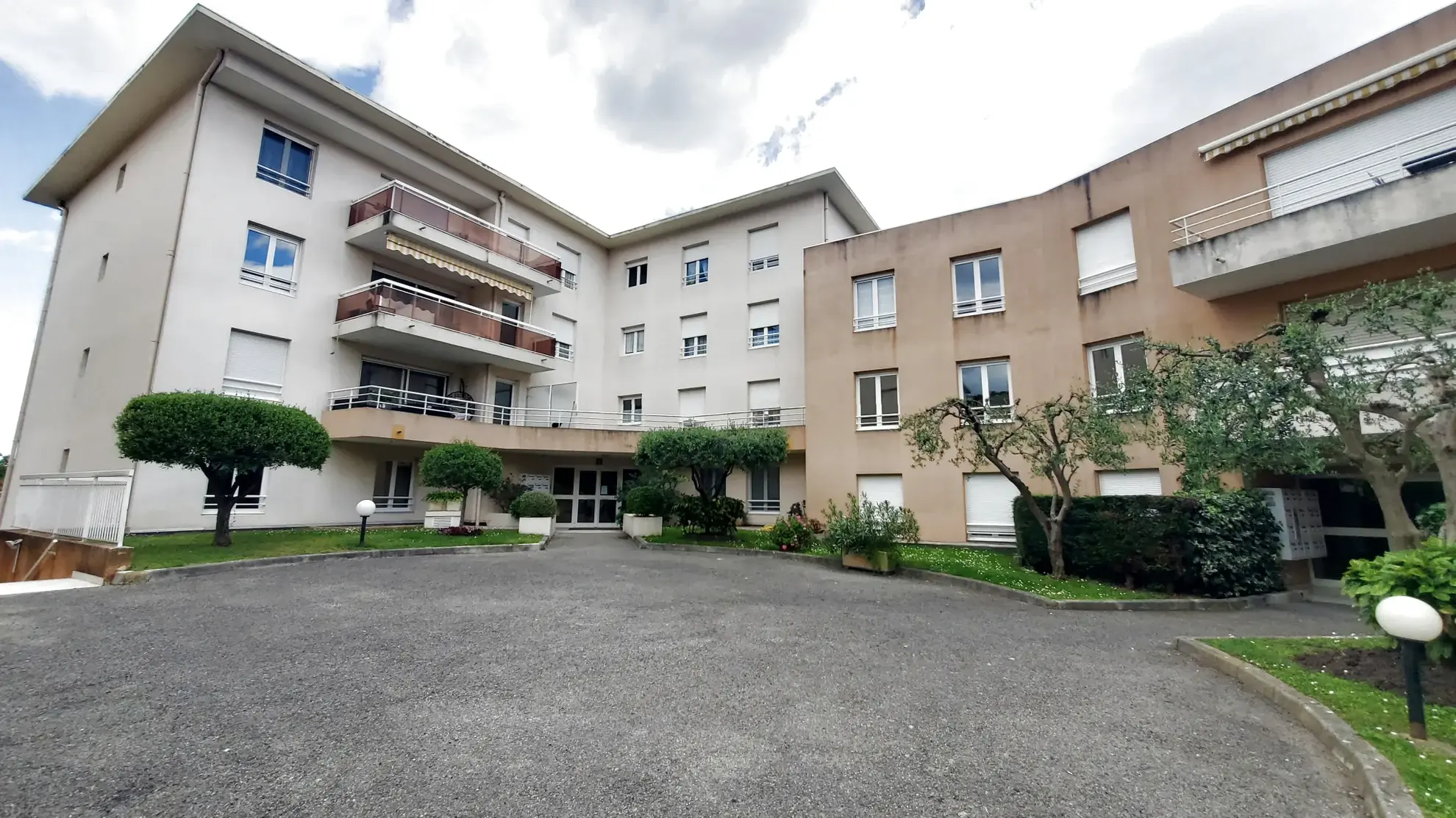 Appartement T2 de 49,65 m² avec terrasse, garage et cave à Grasse