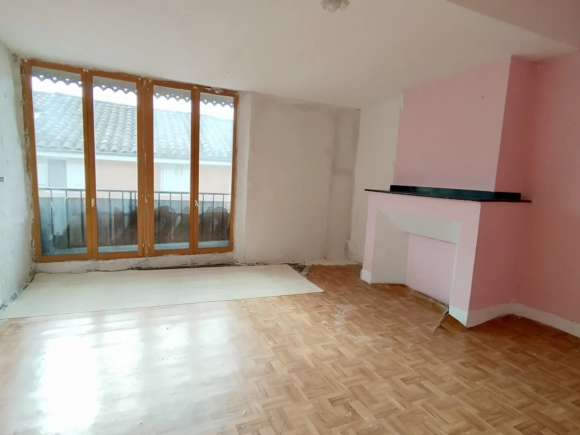 Immeuble à vendre à Saint-Girons avec local commercial et potentiel locatif élevé