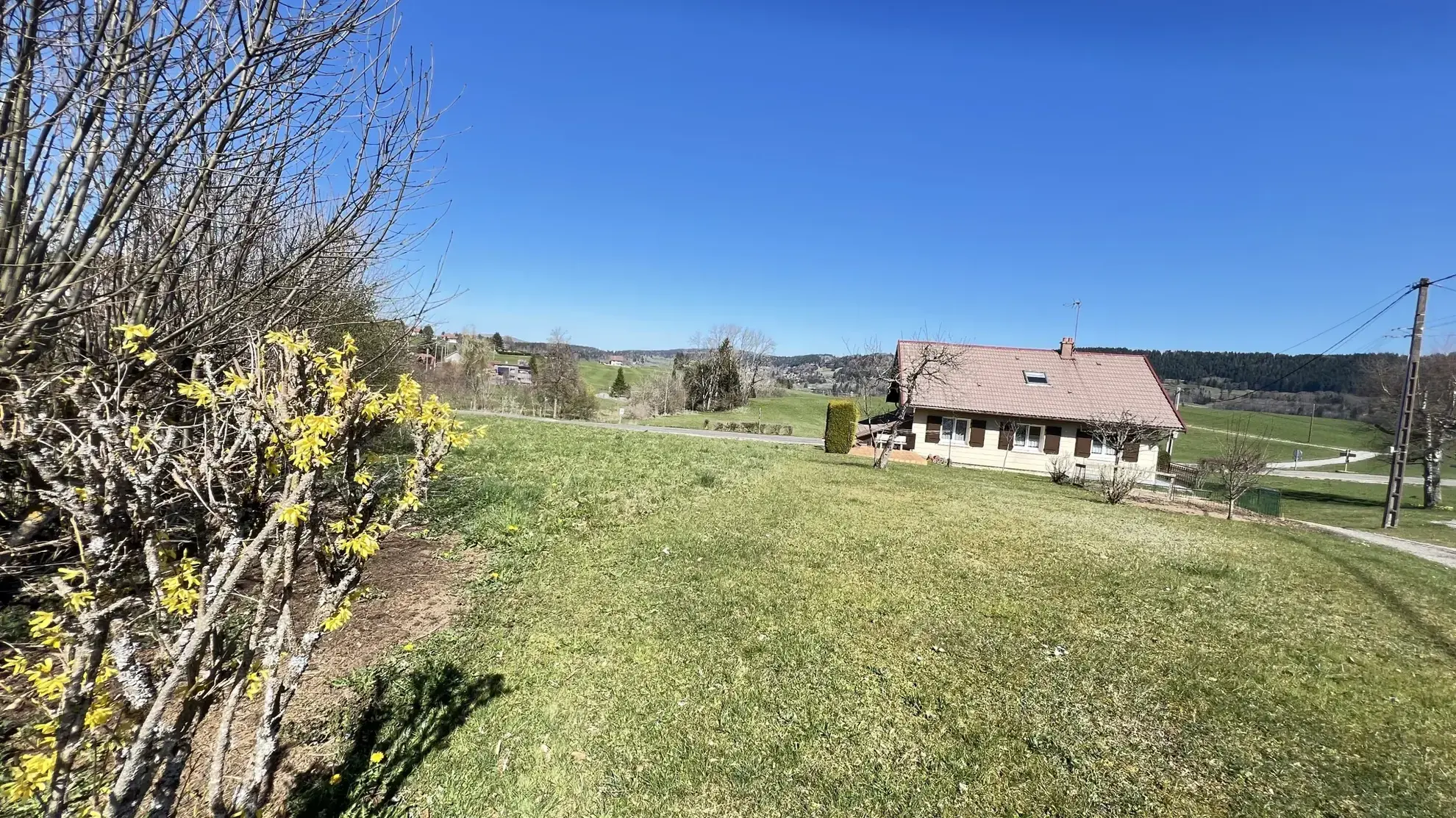 Terrain constructible de 733 m² au bord du lac Saint Point à Les Grangettes 