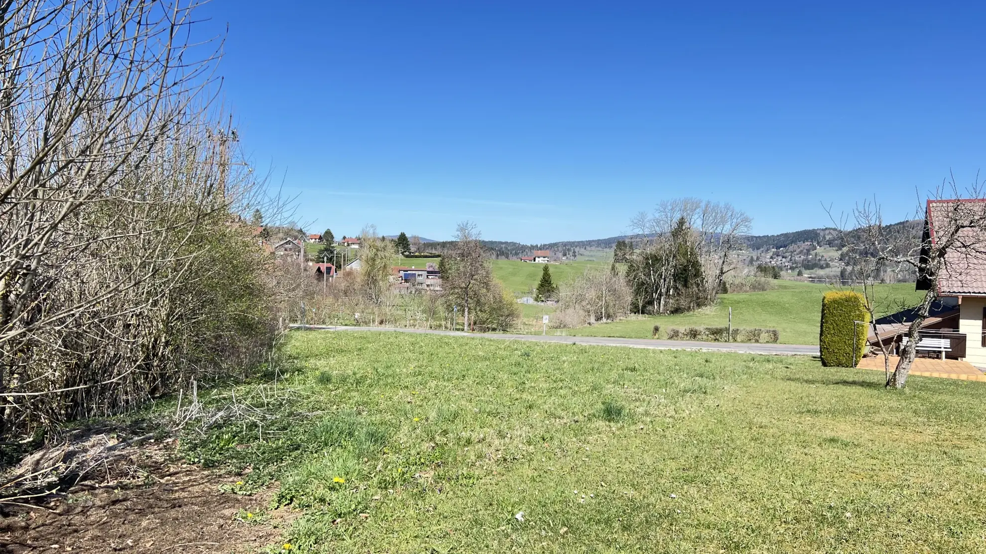 Terrain constructible de 733 m² au bord du lac Saint Point à Les Grangettes