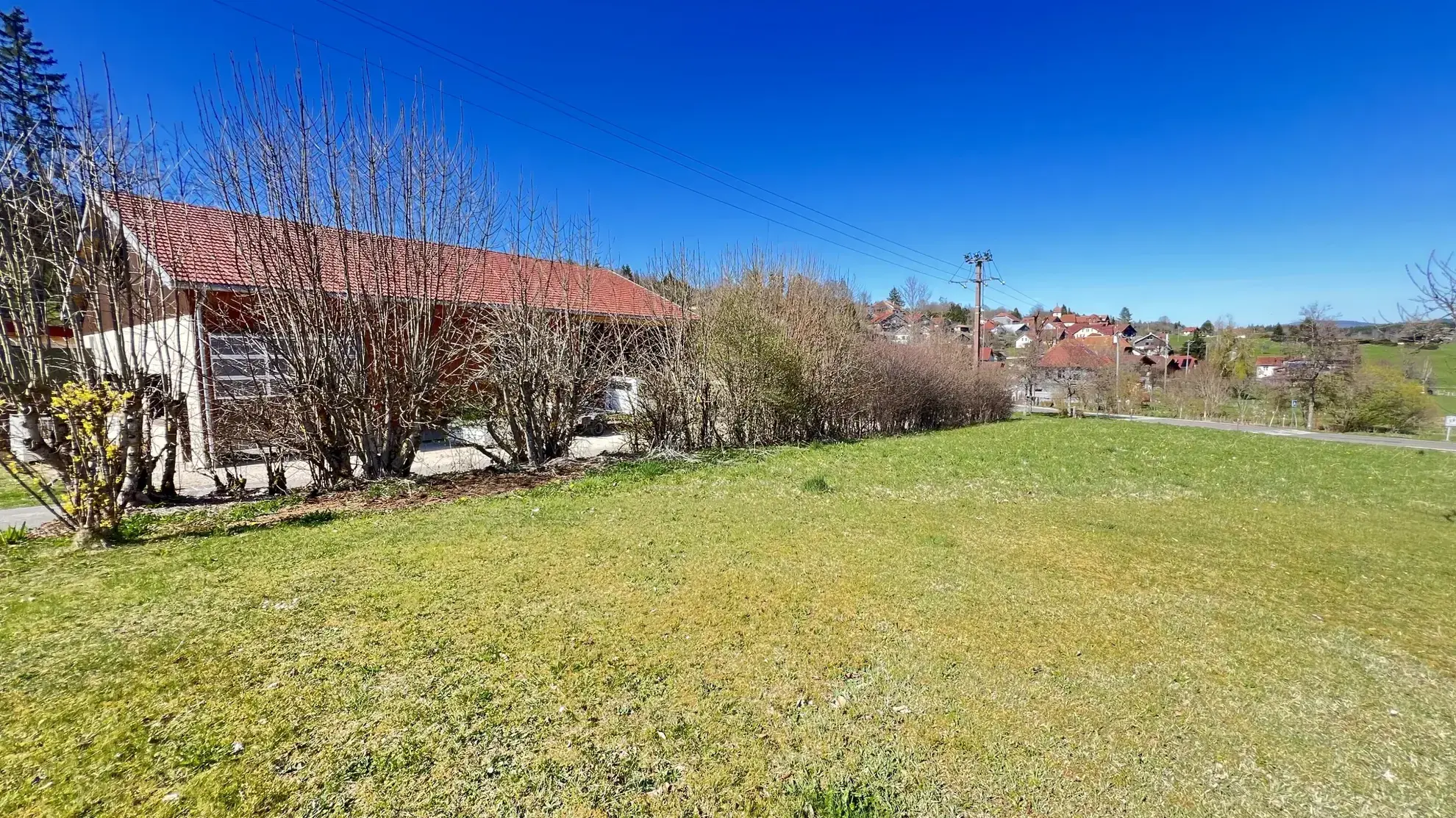 Terrain constructible de 733 m² au bord du lac Saint Point à Les Grangettes 