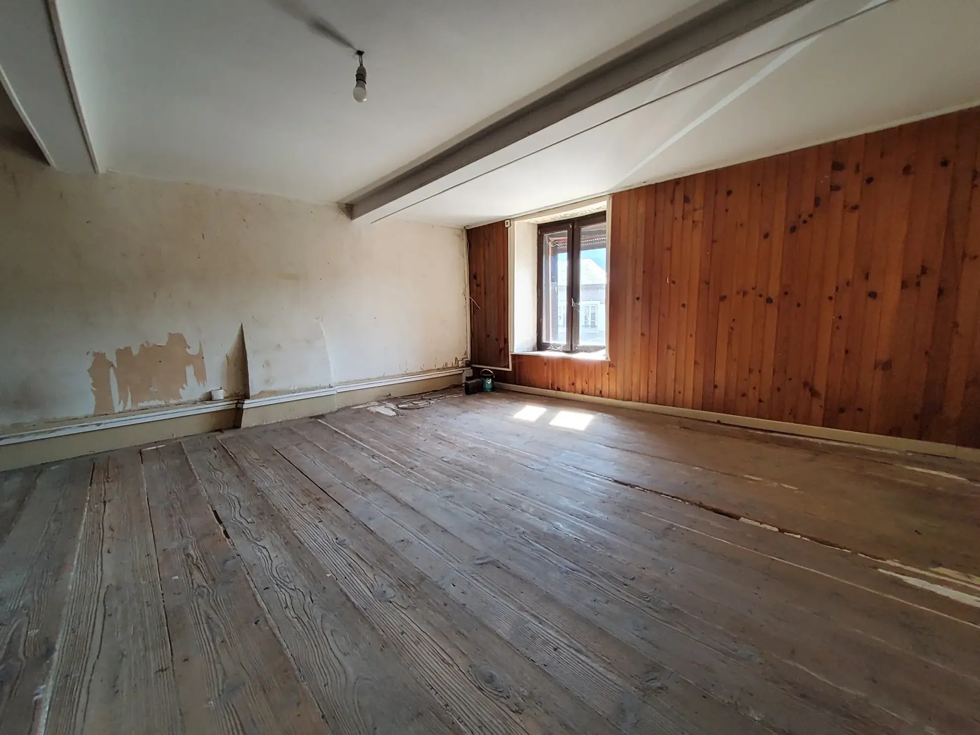 Maison de village à rénover de 61 m² à Fumay (08) - Opportunité 