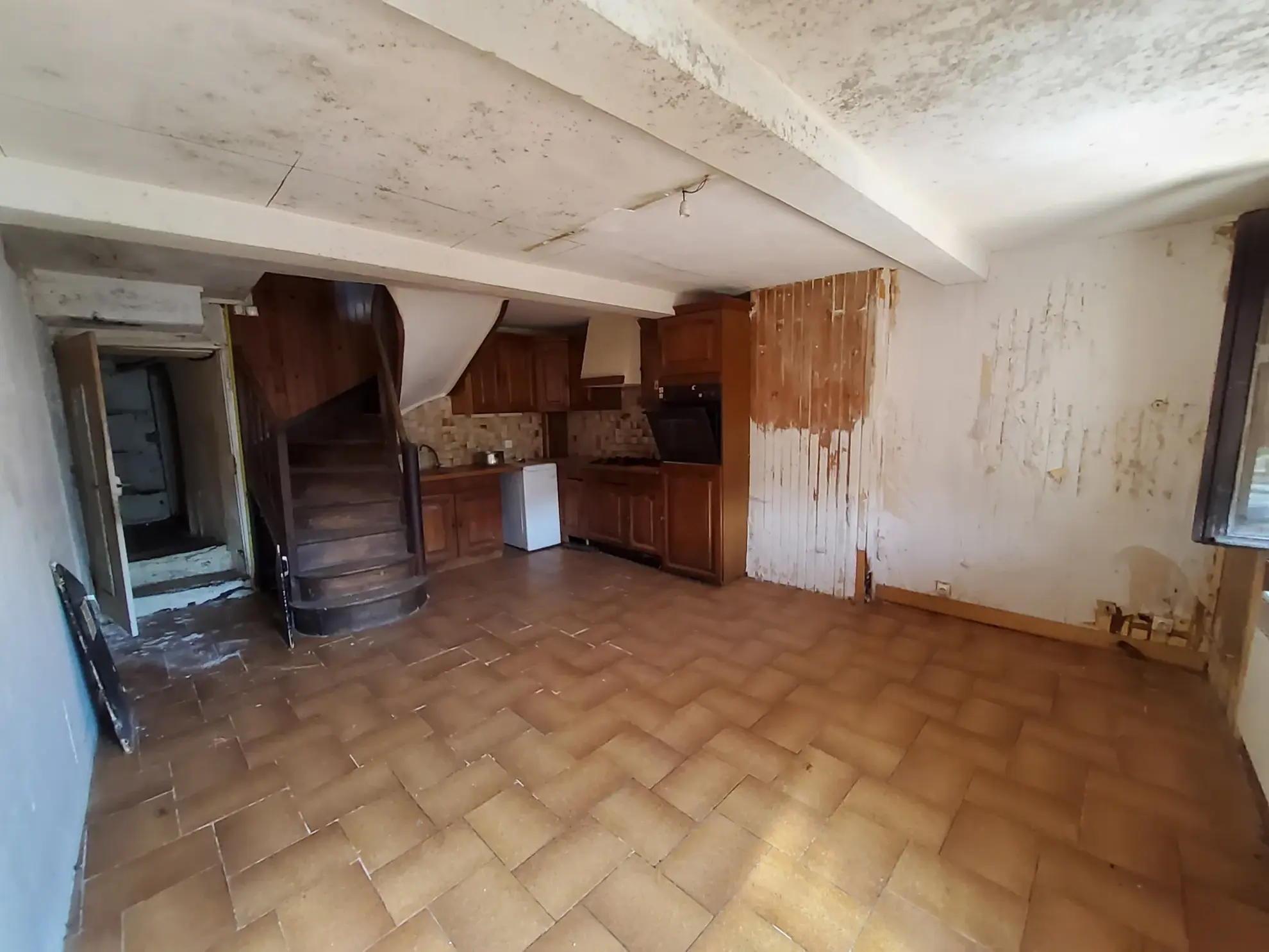 Maison de village à rénover de 61 m² à Fumay (08) - Opportunité 