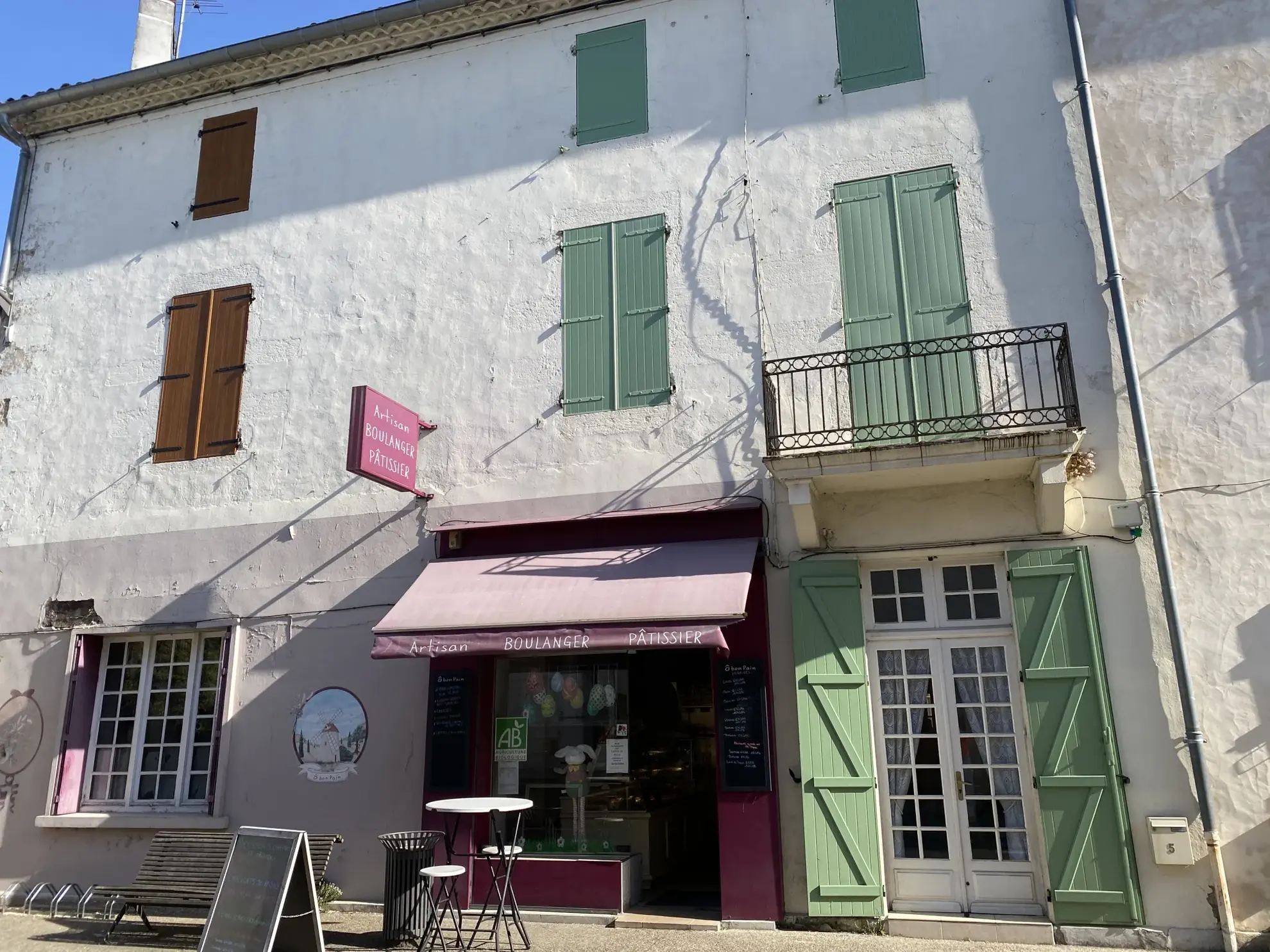 Vente ensemble immobilier à Villandraut avec maison et commerce – parfait pour investissement 