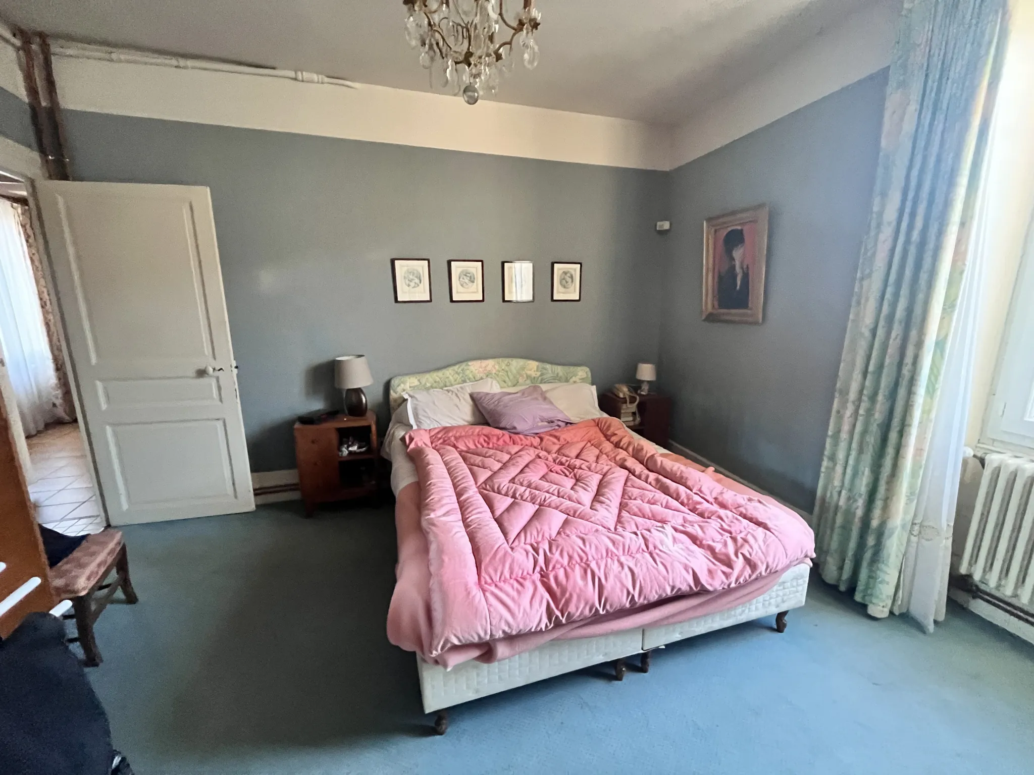 Maison de campagne avec dépendances, terrain de 4929 m² et court de tennis à Pithiviers 