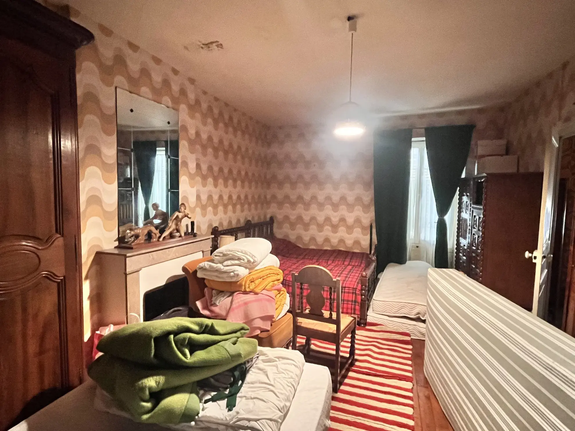 Maison de campagne avec dépendances, terrain de 4929 m² et court de tennis à Pithiviers 