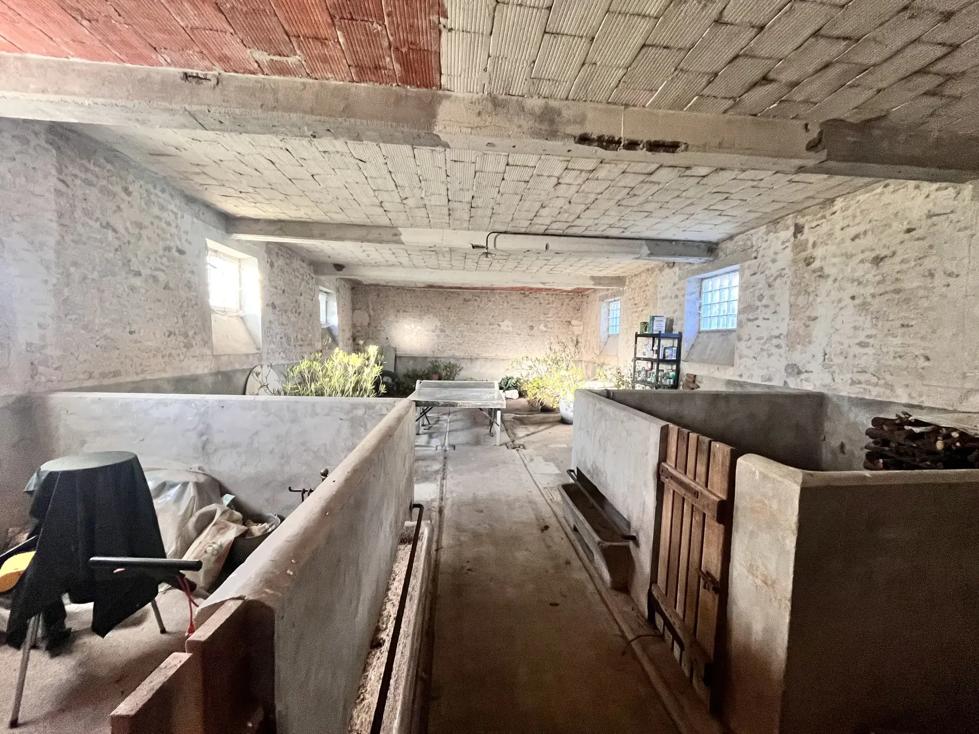 Maison de campagne avec dépendances, terrain de 4929 m² et court de tennis à Pithiviers 