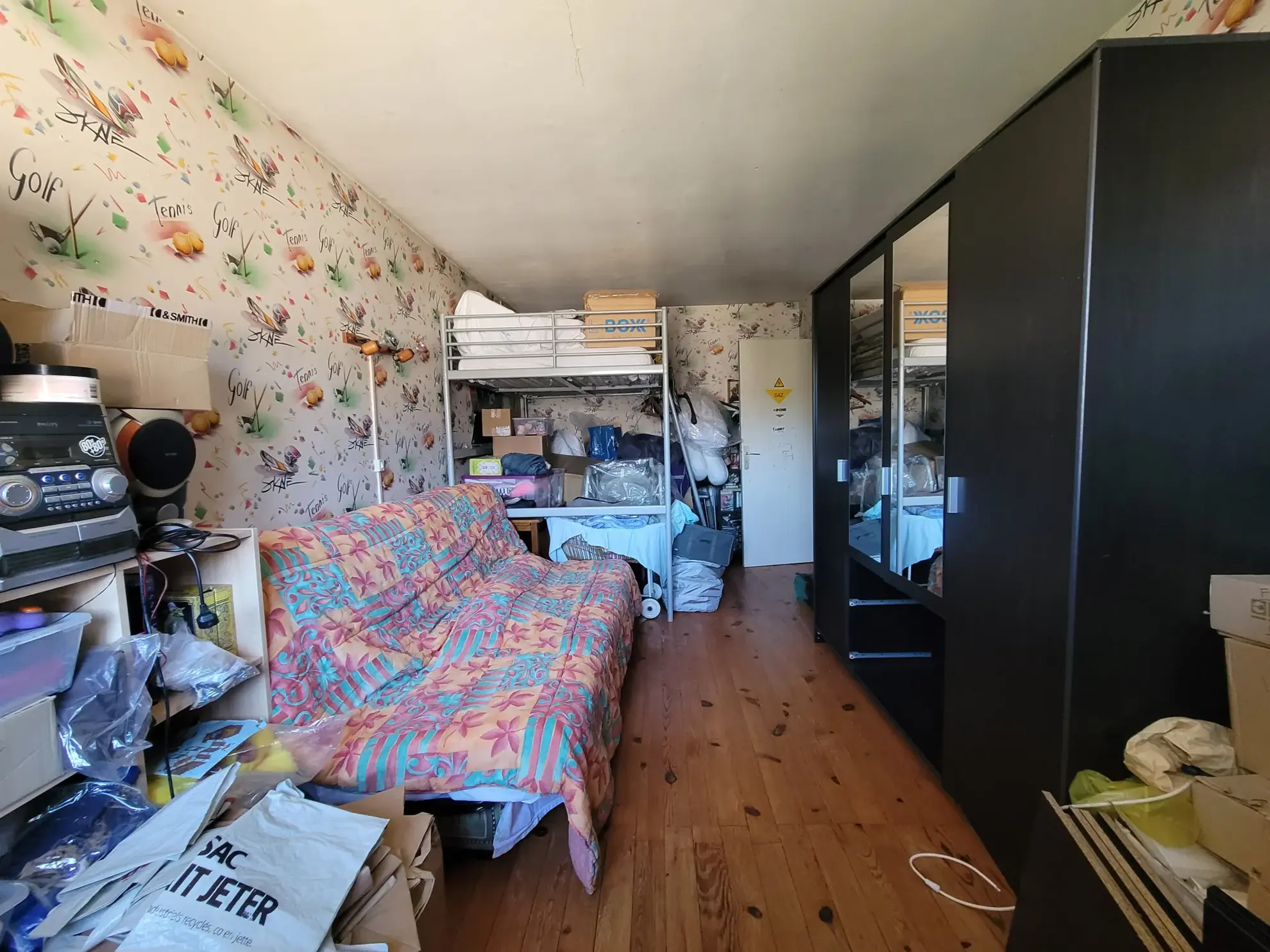 Maison à rénover de 140m² avec terrain à Reyrieux, potentiel immobilier exceptionnel 