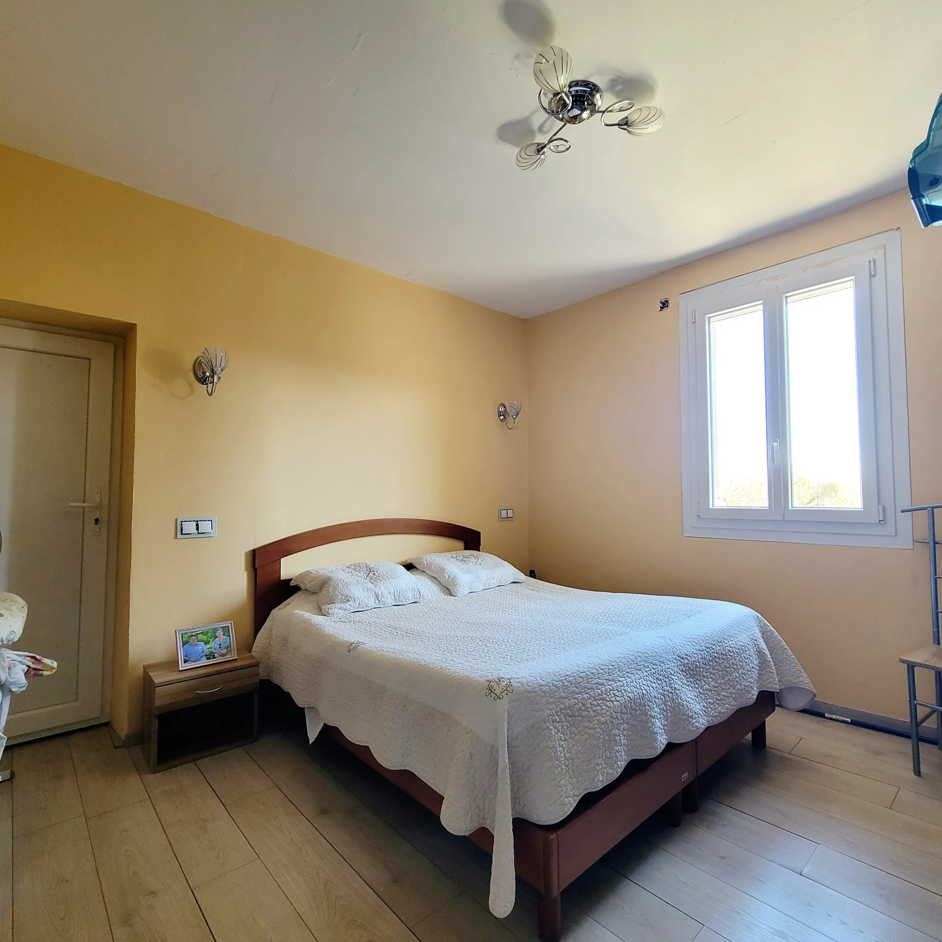 Maison à rénover de 140m² avec terrain à Reyrieux, potentiel immobilier exceptionnel 