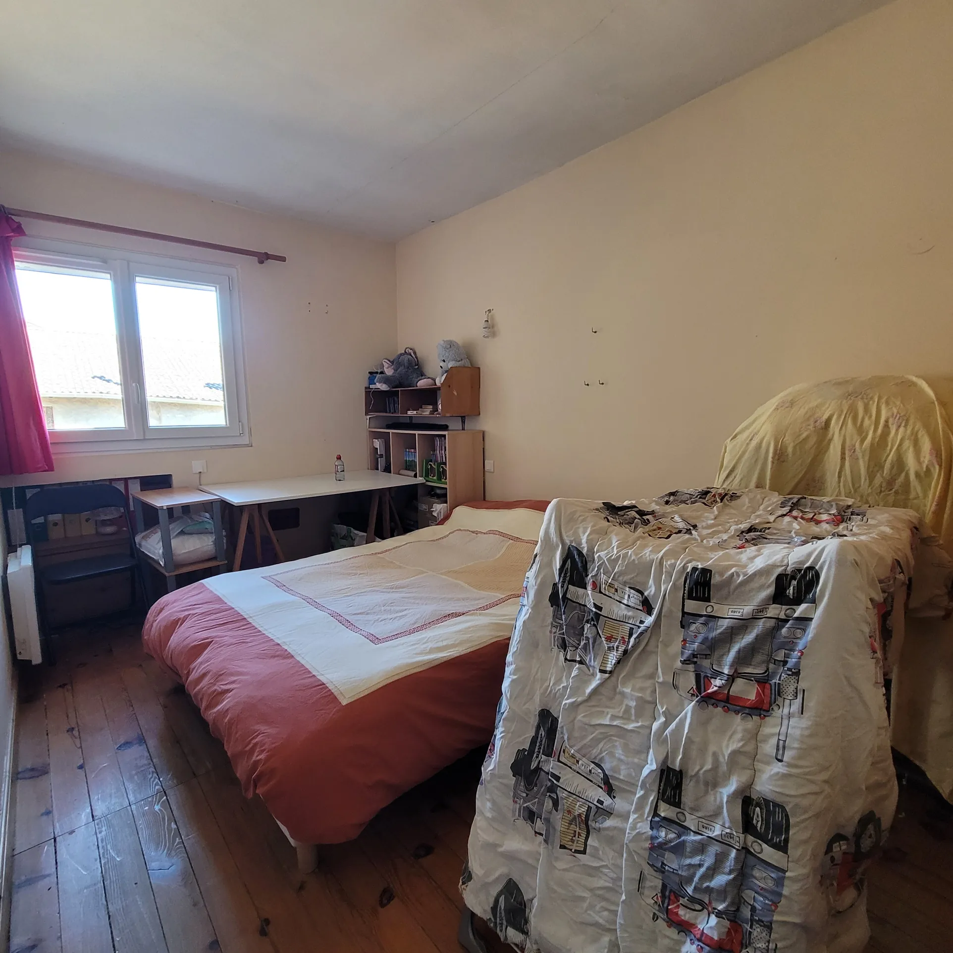 Maison à rénover de 140m² avec terrain à Reyrieux, potentiel immobilier exceptionnel 