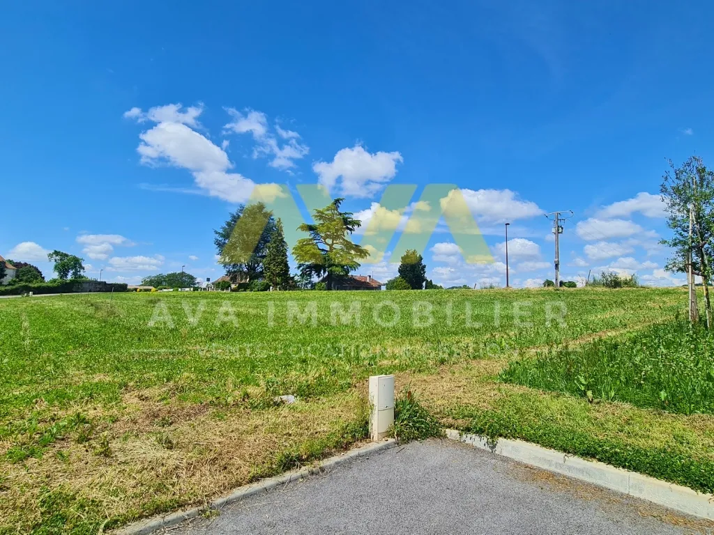 Terrain constructible de 1 237 m² à Arajuzon, proche Navarrenx 