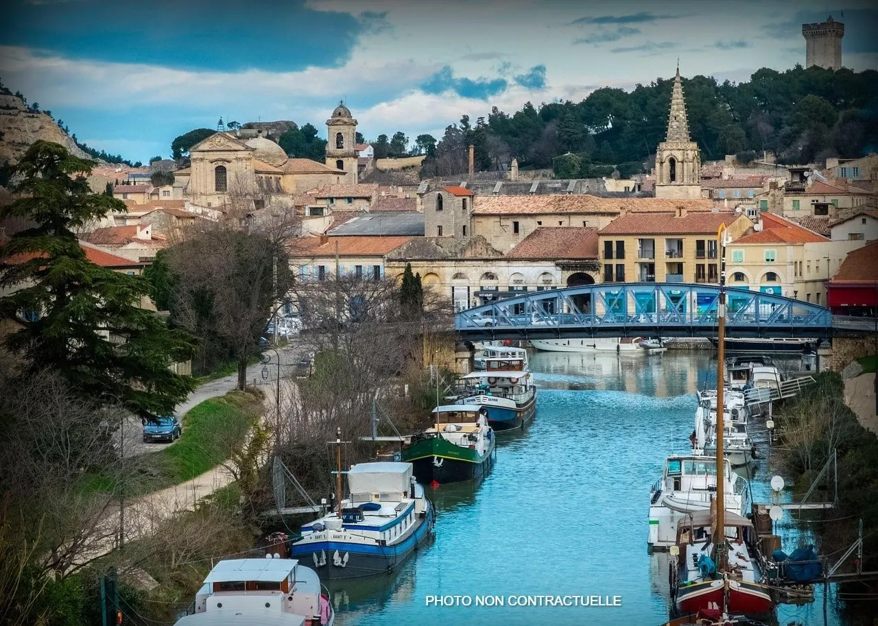 A vendre appartement rénové de 62,81 m² à Beaucaire, proche commerce et transport