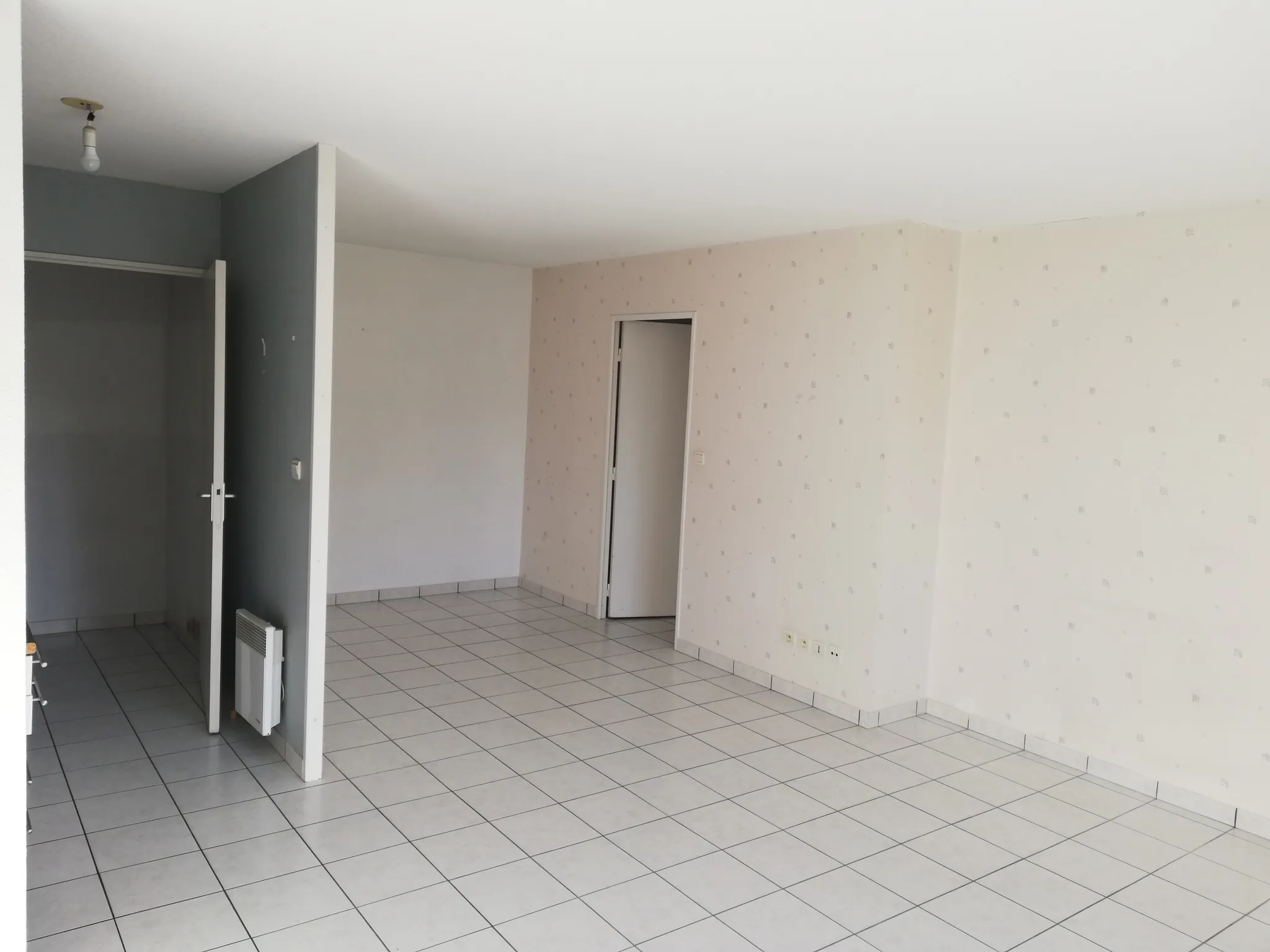 Appartement lumineux de 47,5 m² avec balcon à Vierzon, proximité centre-ville et transports 