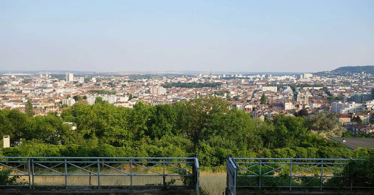 Appartement F4 avec parking et cave à Nancy – Calme et proximité centre-ville