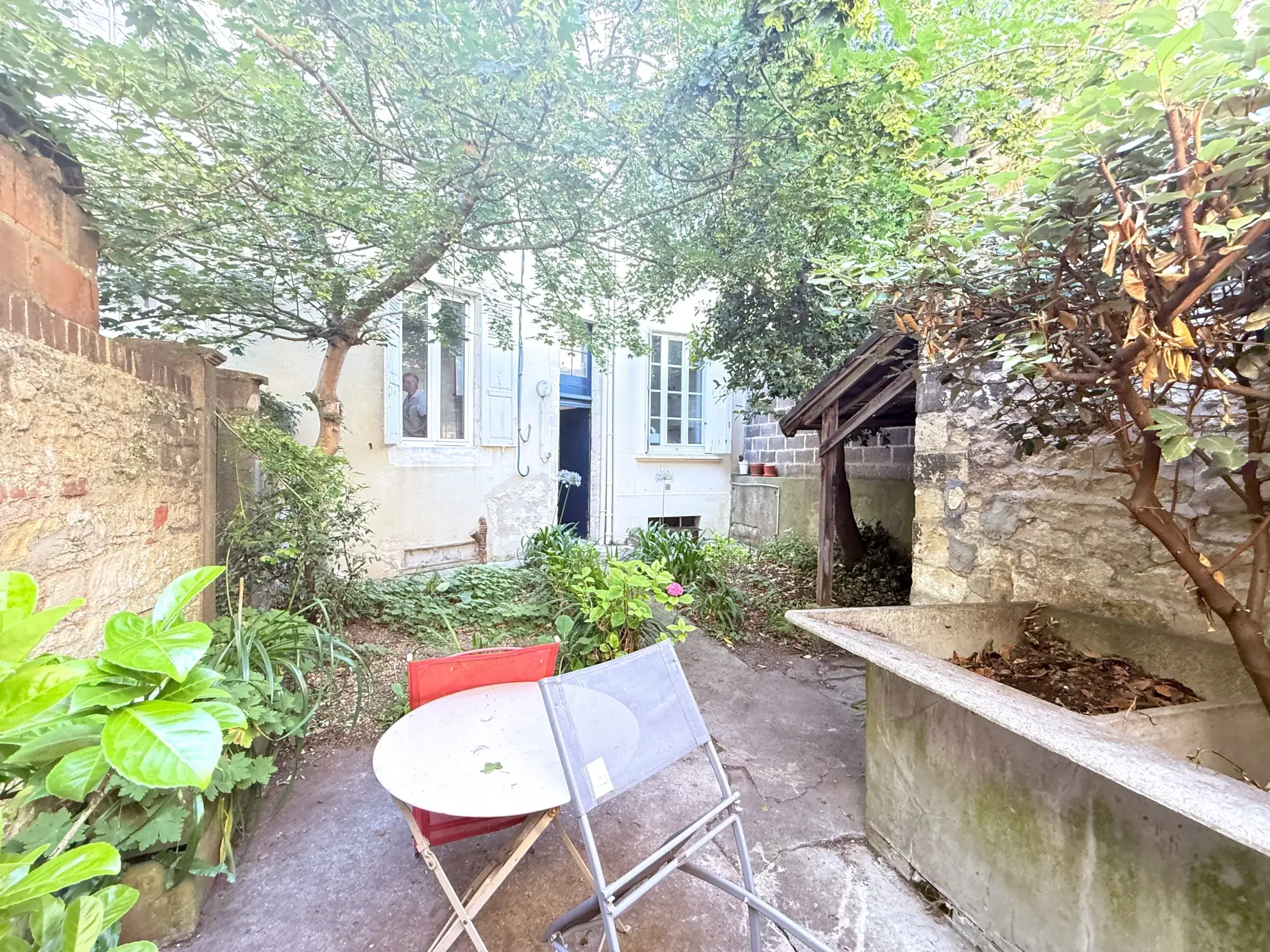 Studio en vente à Caen, appartement F1 dans immeuble en pierre 19e siècle au centre-ville 