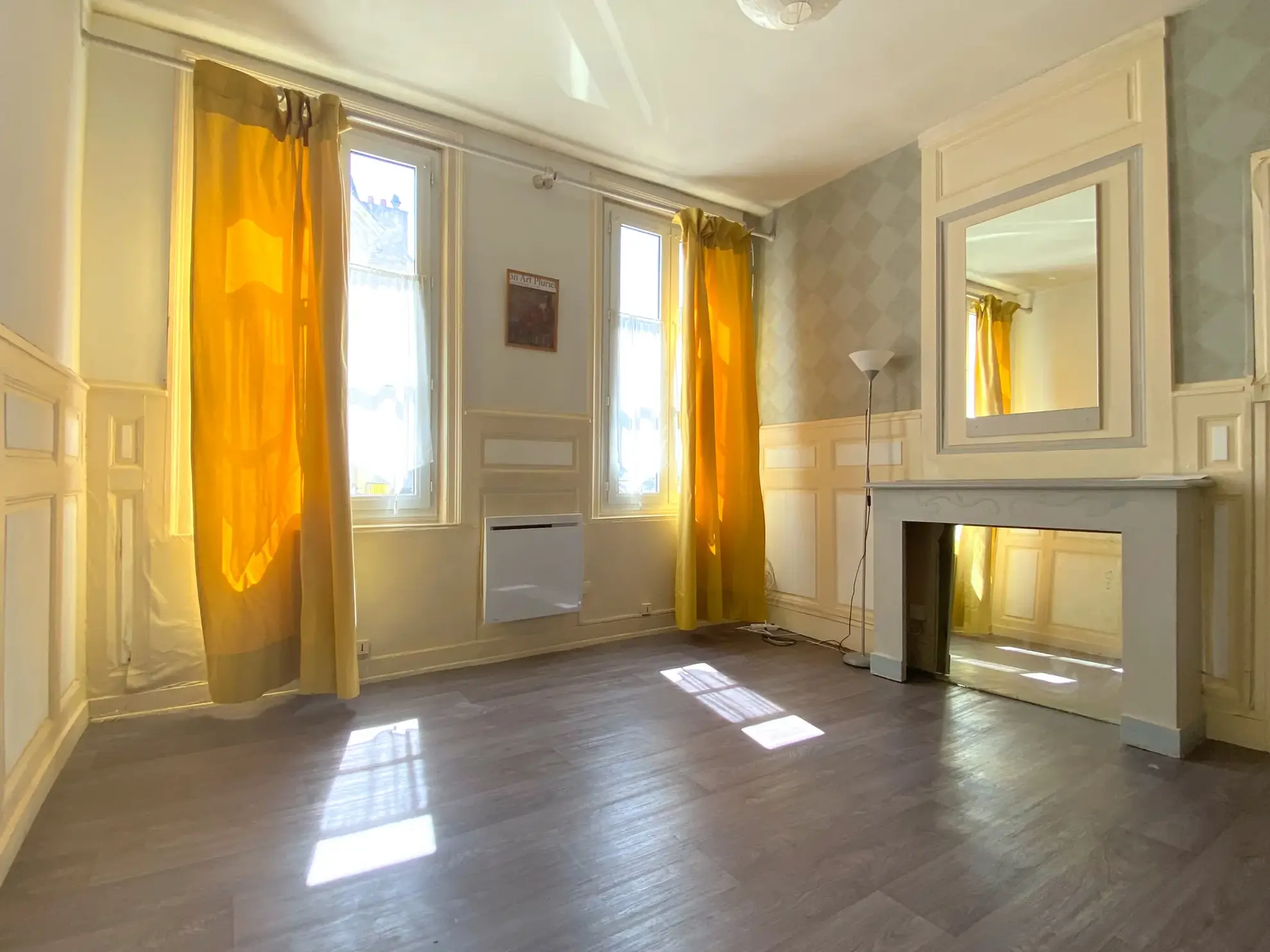 Studio en vente à Caen, appartement F1 dans immeuble en pierre 19e siècle au centre-ville 