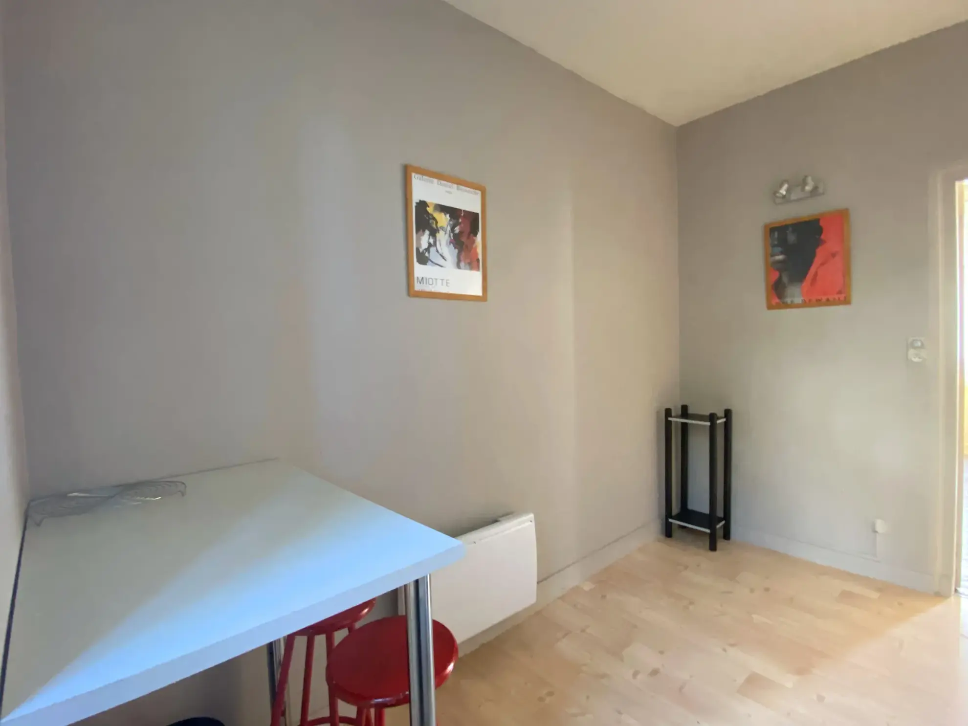 Studio en vente à Caen, appartement F1 dans immeuble en pierre 19e siècle au centre-ville 