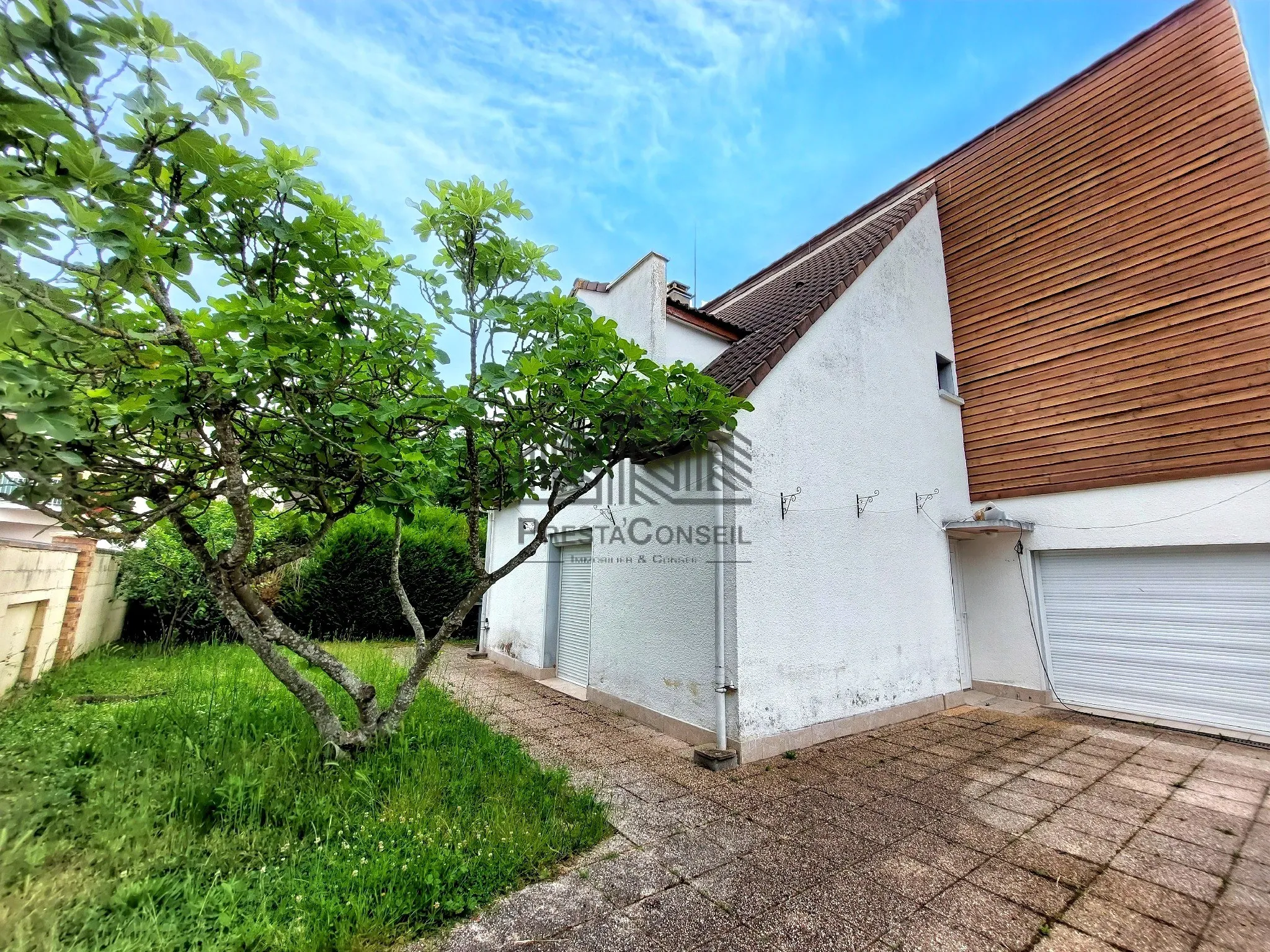 Maison à Oissel avec jardin arboré et style atypique - 3 chambres