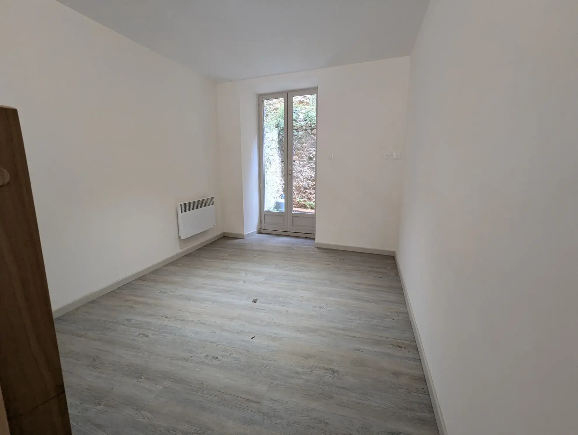 Maison rénovée avec terrasse à Saint Laurent de la Cabrerisse, 3 chambres 