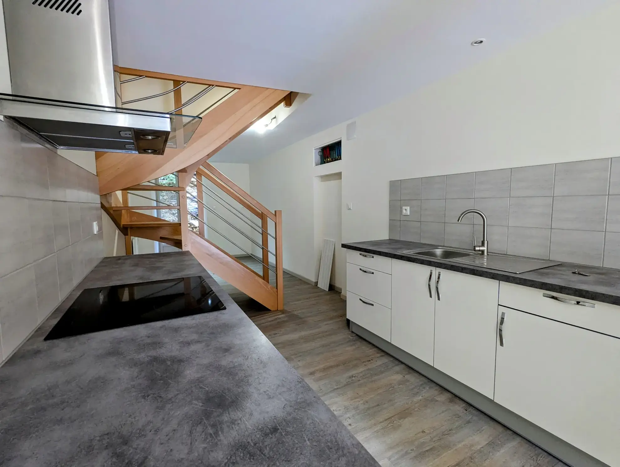 Maison rénovée avec terrasse à Saint Laurent de la Cabrerisse, 3 chambres