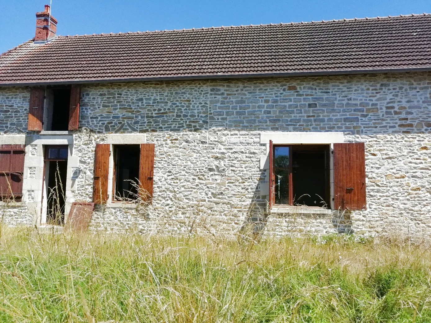 Maison de campagne sur 20 000 m² à vendre près de Nevers et Magny-Cours 