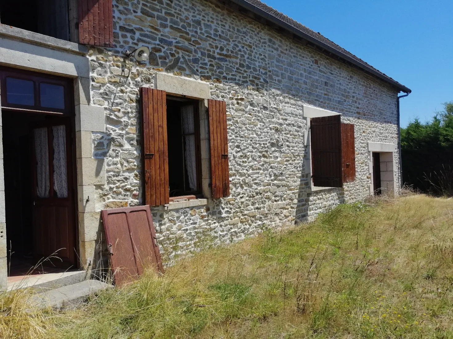 Maison de campagne sur 20 000 m² à vendre près de Nevers et Magny-Cours 