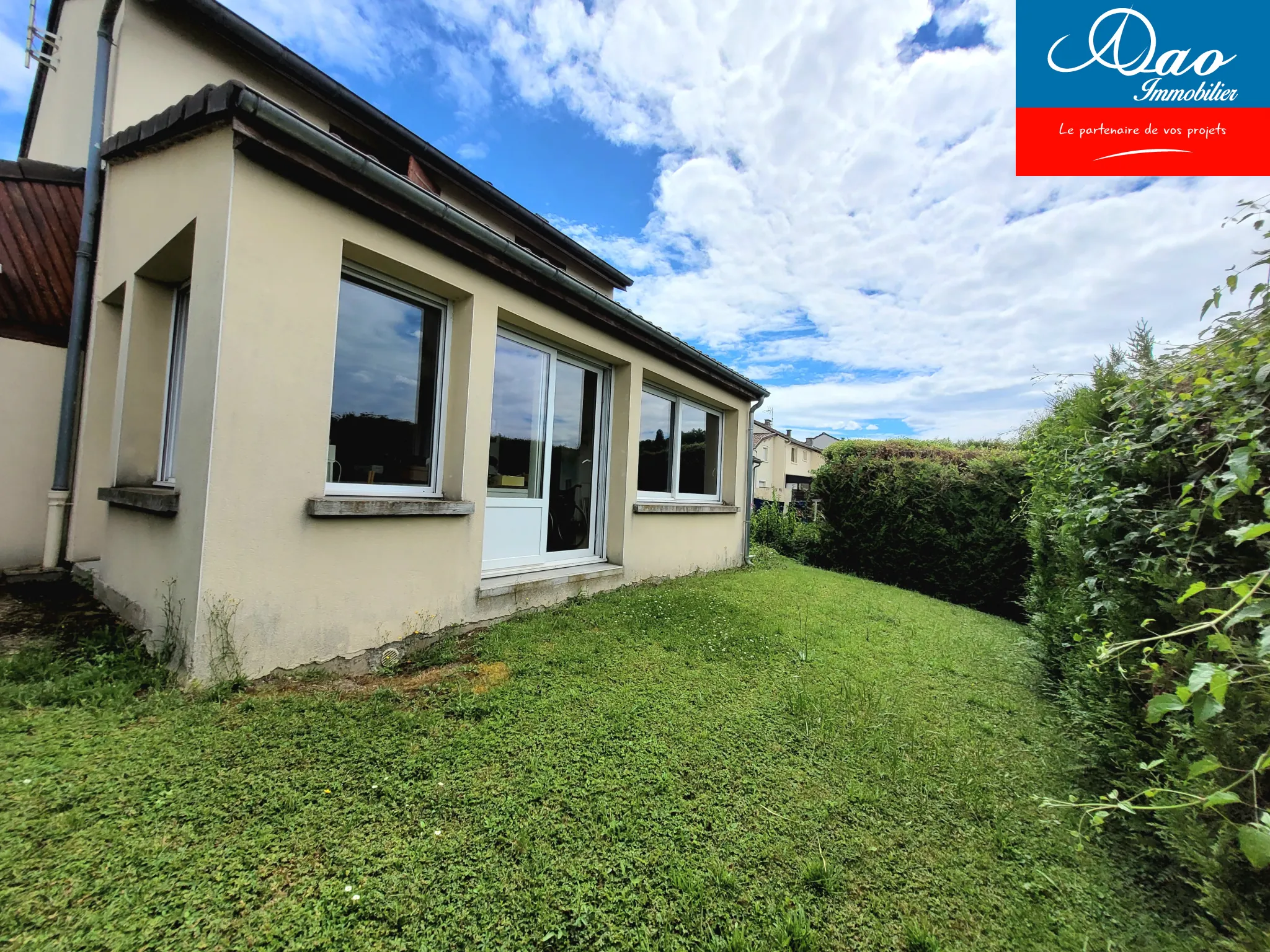 Maison de 97 m² à vendre dans l'agglomération Troyenne, secteur calme avec jardin et garage 