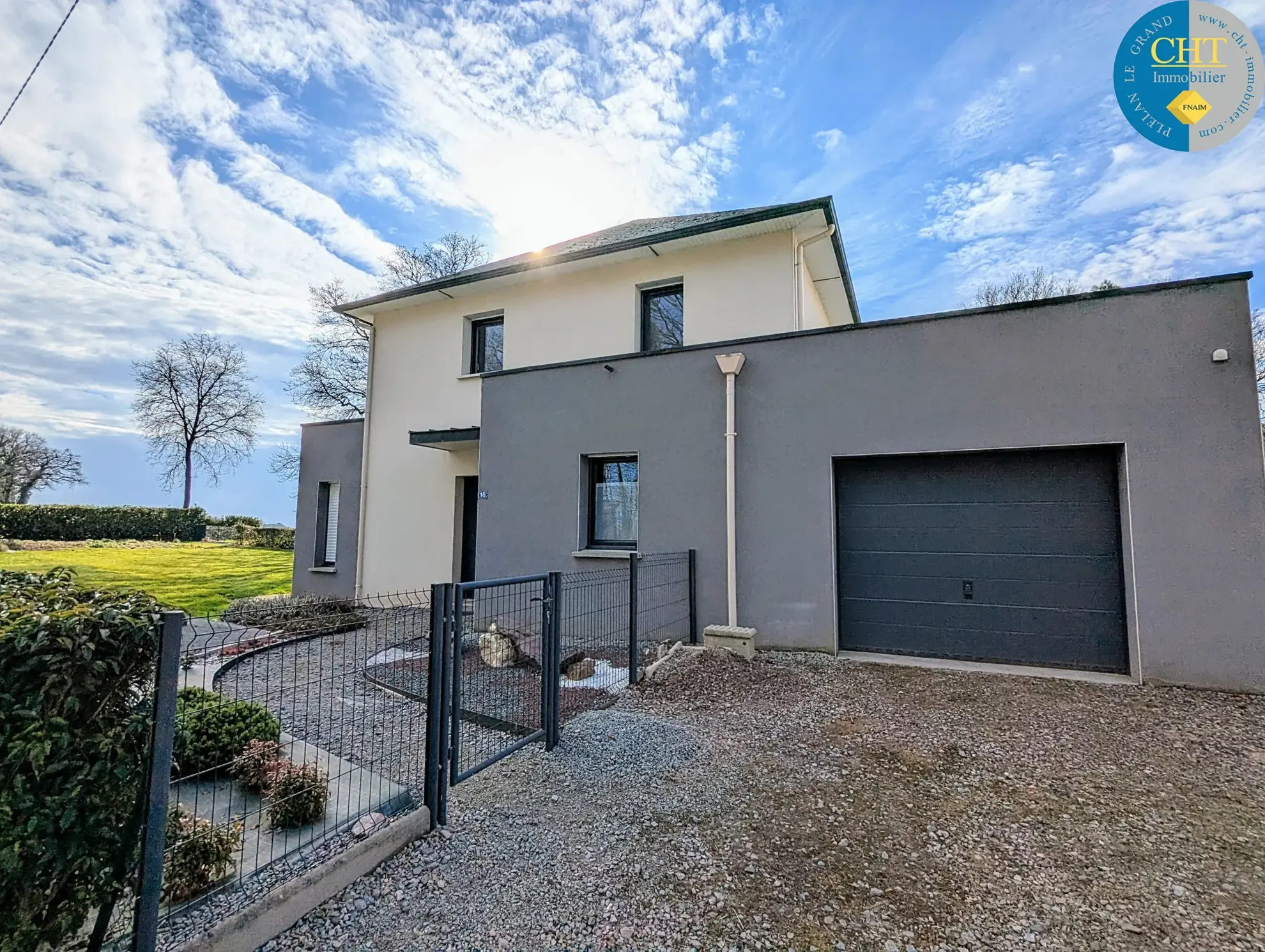 Maison récente à Guer avec 4 chambres, garage et terrain clos - idéal famille 