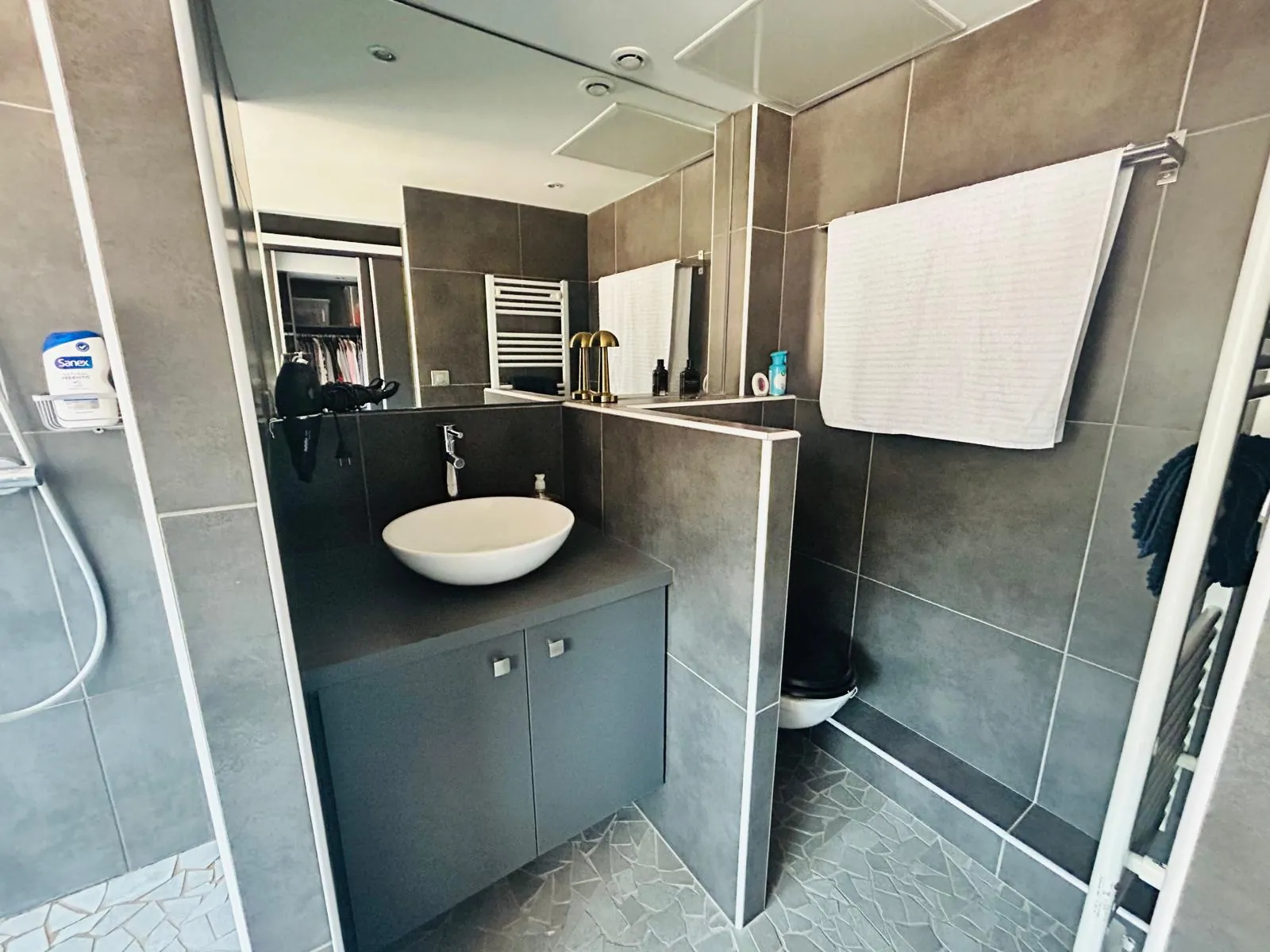 Appartement de 115 m² à Saint-Étienne Gambetta avec 2 chambres, rénové 