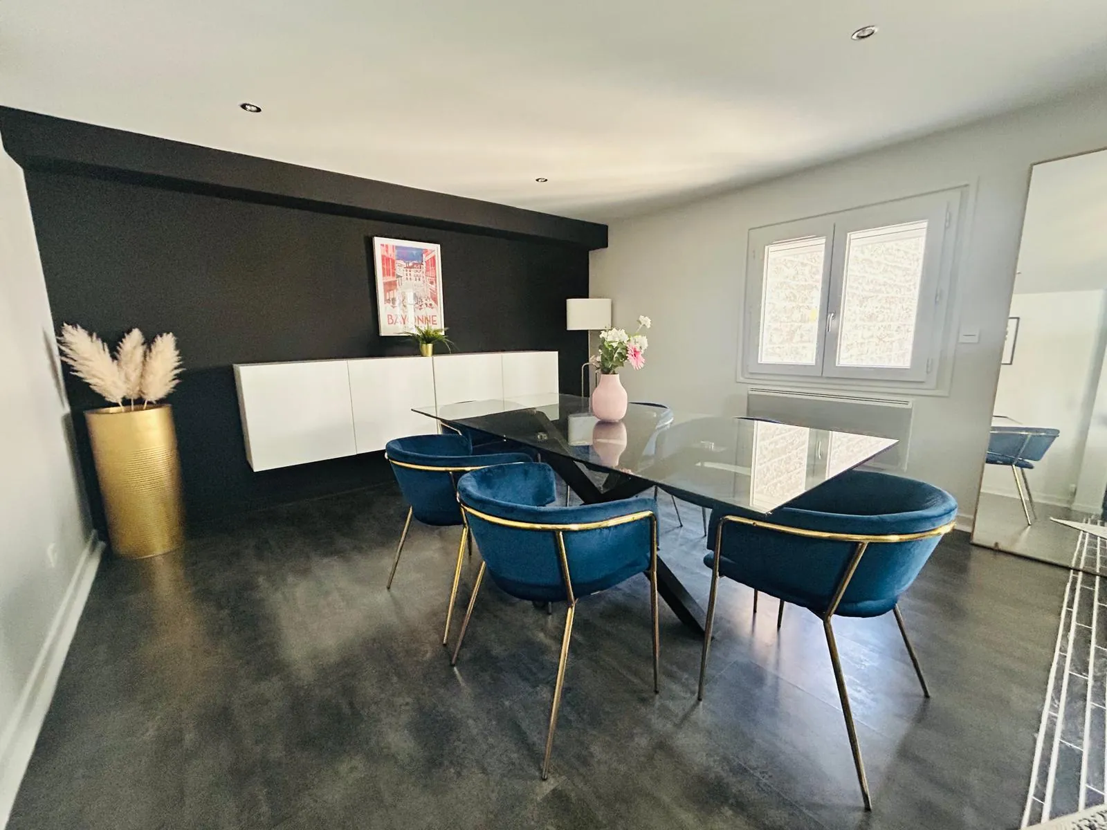 Appartement de 115 m² à Saint-Étienne Gambetta avec 2 chambres, rénové 