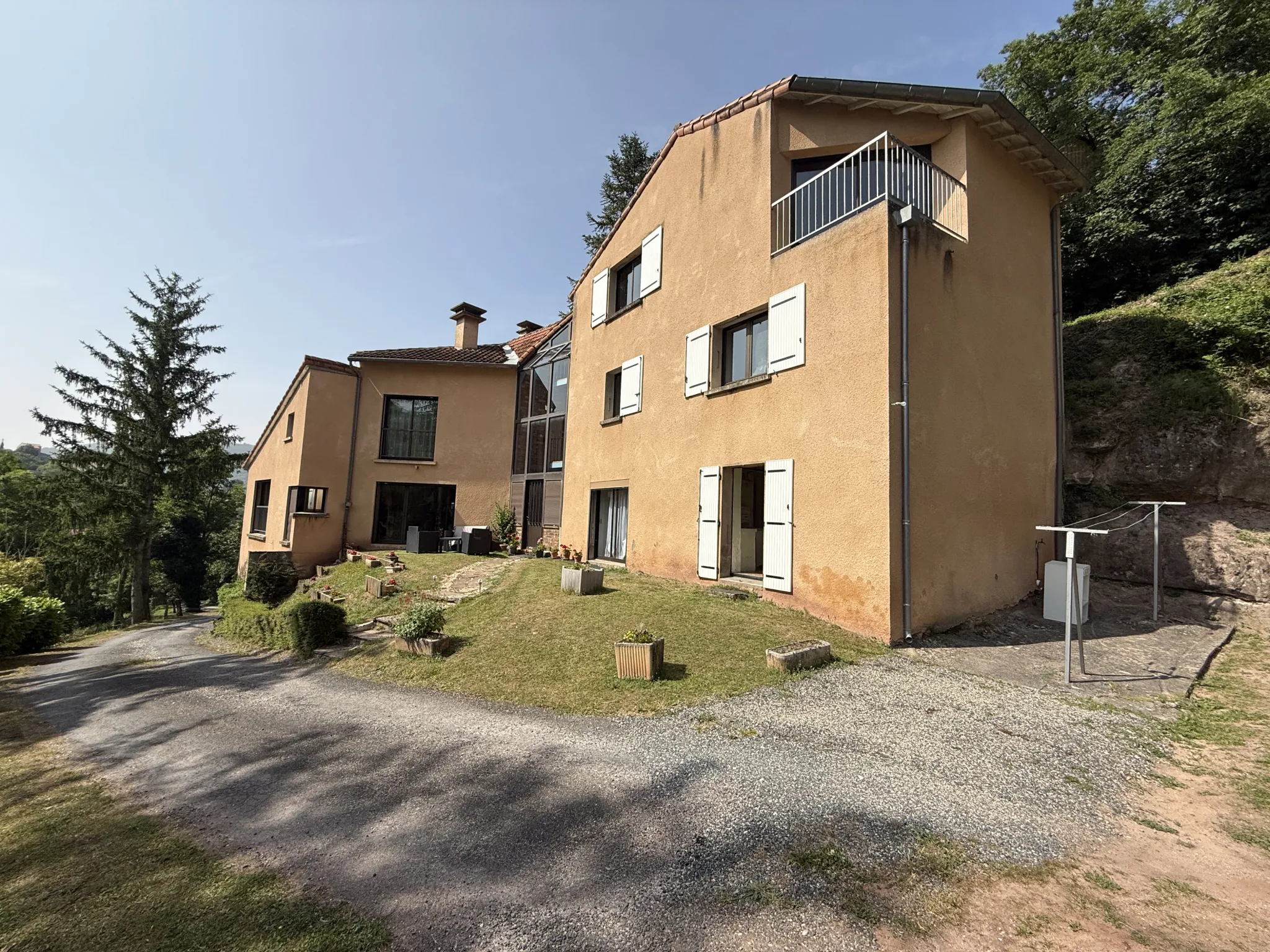 Belle maison contemporaine avec grand terrain à Saint Affrique