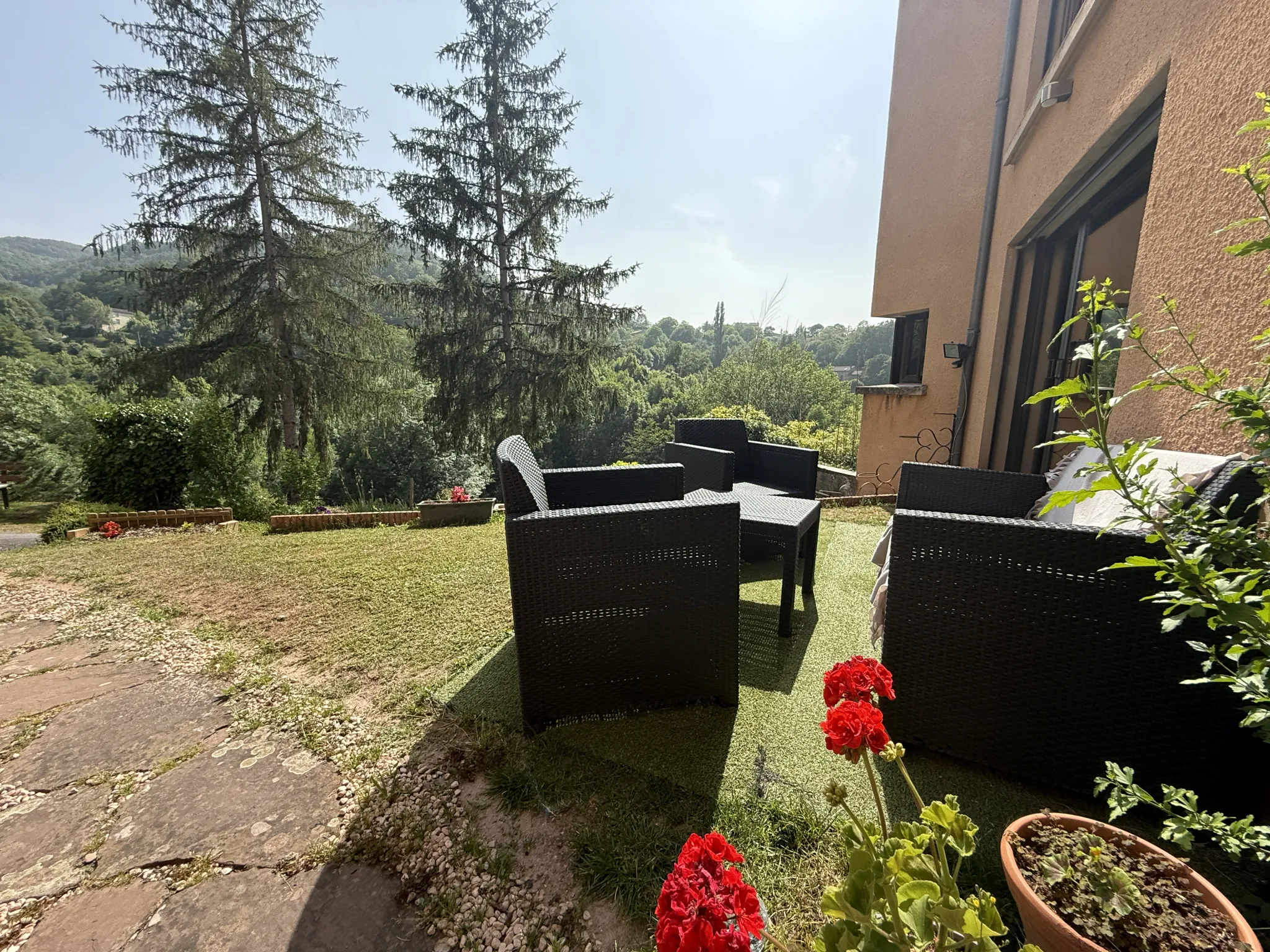 Belle maison contemporaine avec grand terrain à Saint Affrique 