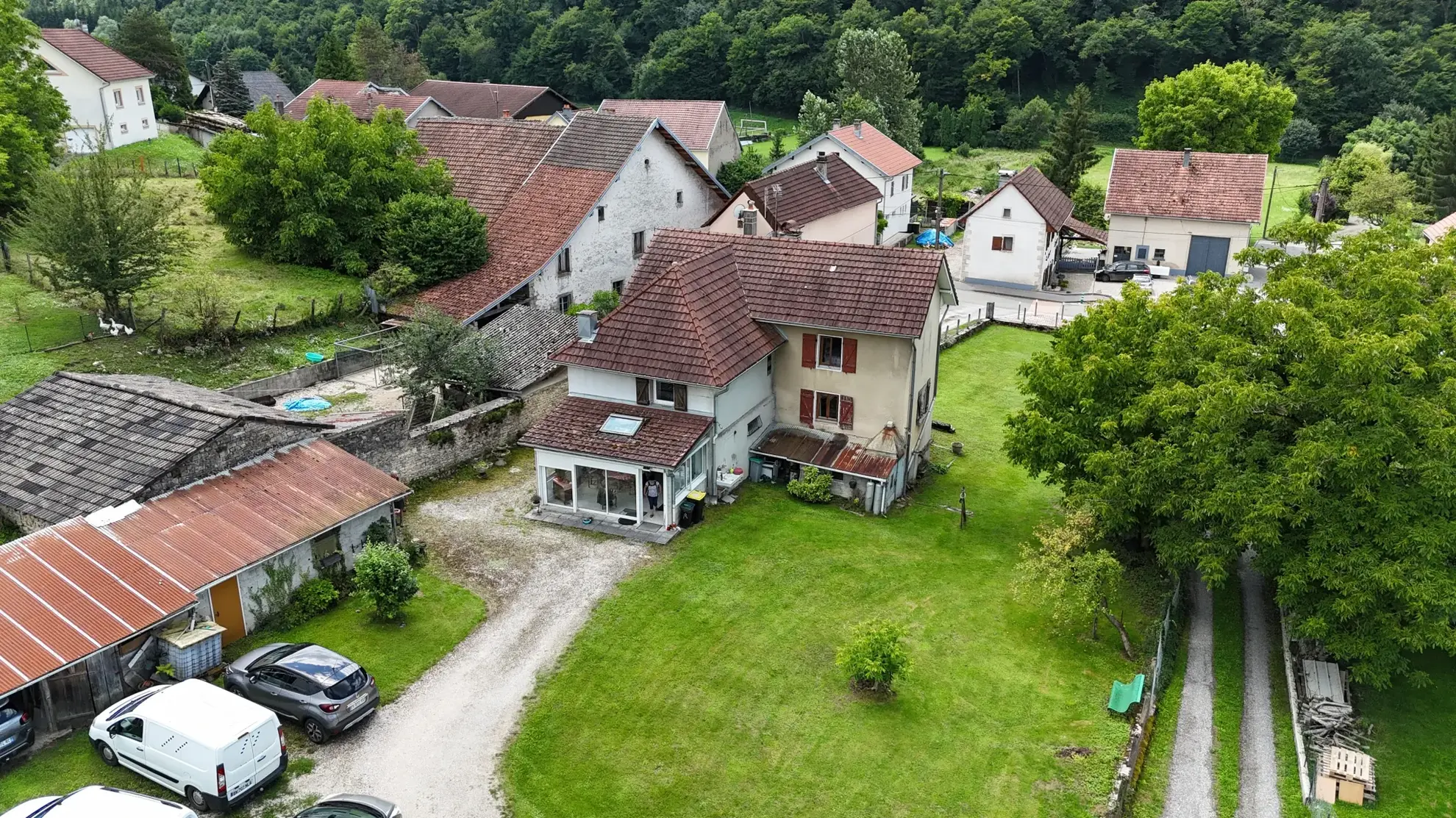 Maison en pierre de 135 m² avec terrain constructible à Villars sous Ecot